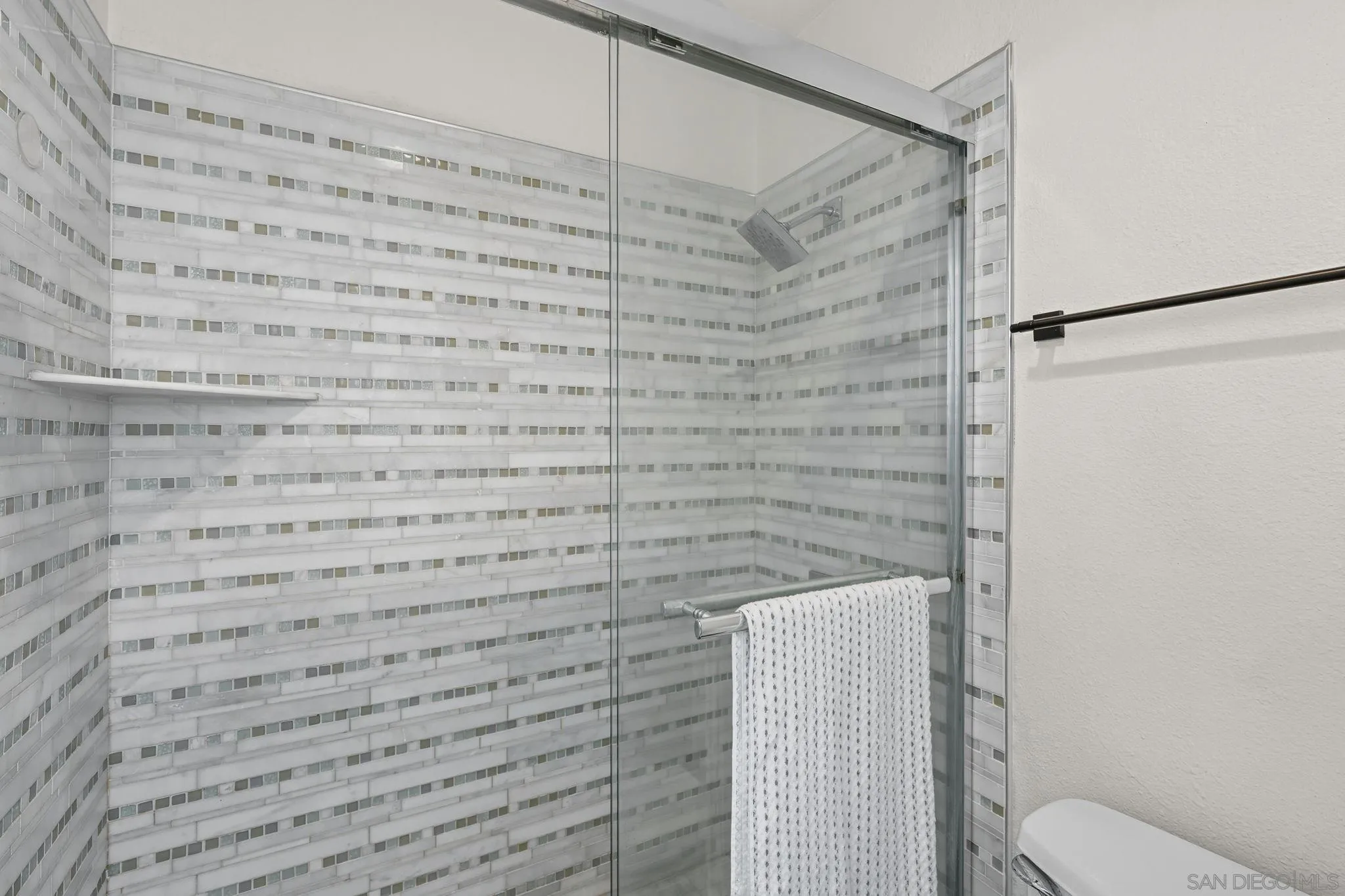 https://cdn.realtyfeed.com/cdn/127/250039053/89ca7e71377a495fcebf6a28dee0424c.webp