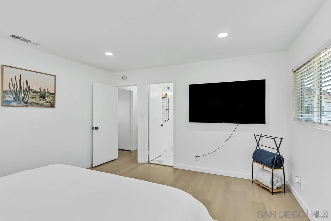 https://cdn.realtyfeed.com/cdn/127/250039055/43d662f2d5b3bcfa4abf86c30cd025a5.webp