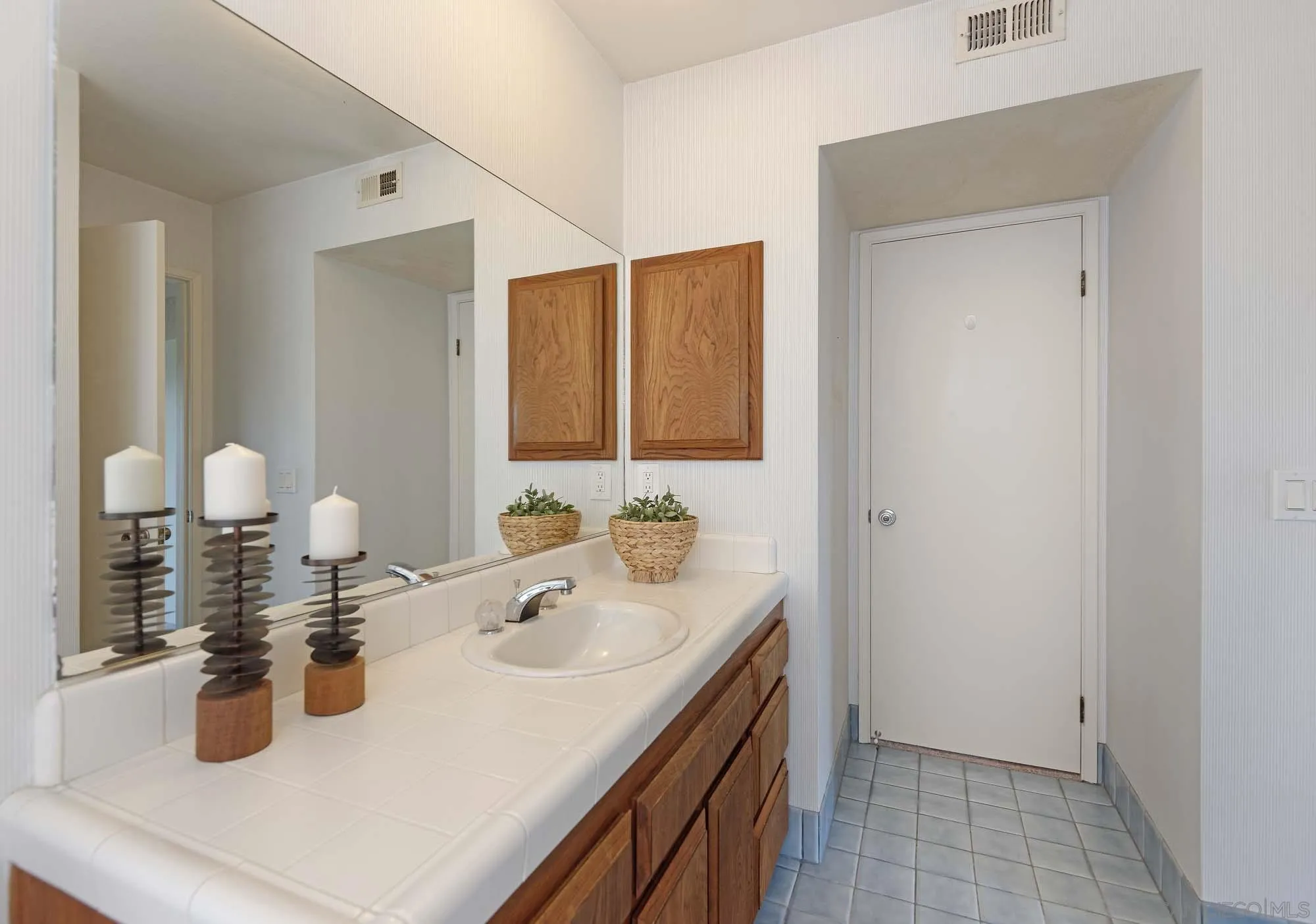 https://cdn.realtyfeed.com/cdn/127/250039056/1032ec7cda7e5f48fa44a61f3ed0a663.webp
