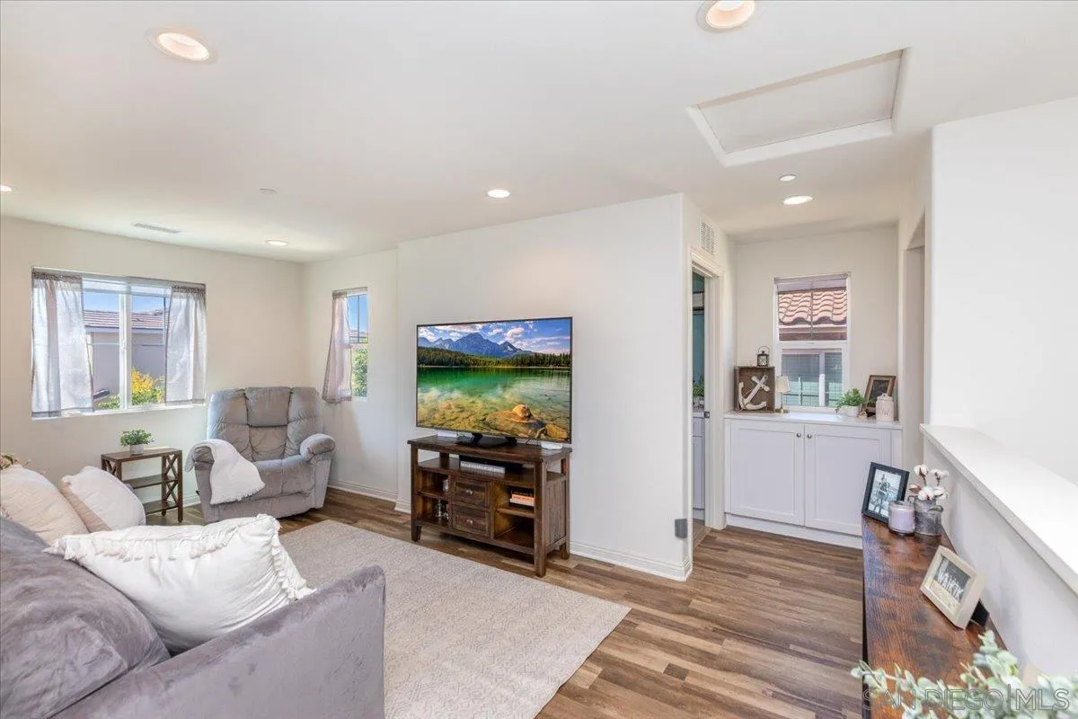 https://cdn.realtyfeed.com/cdn/127/250039059/9f8fb5d9eff1780c165e4eb9e16690ad.webp
