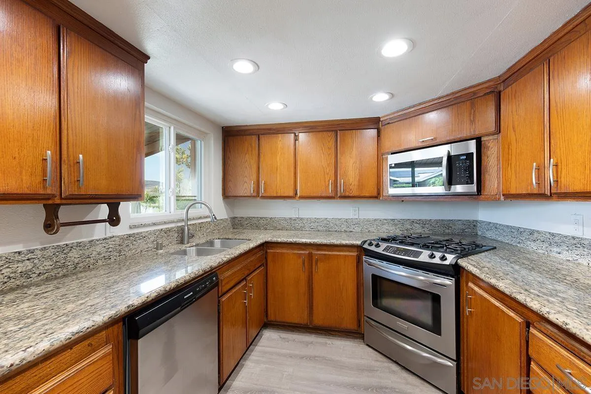 https://cdn.realtyfeed.com/cdn/127/250039061/2cce28ea73e1be11ca2cbf6ba17b0452.webp