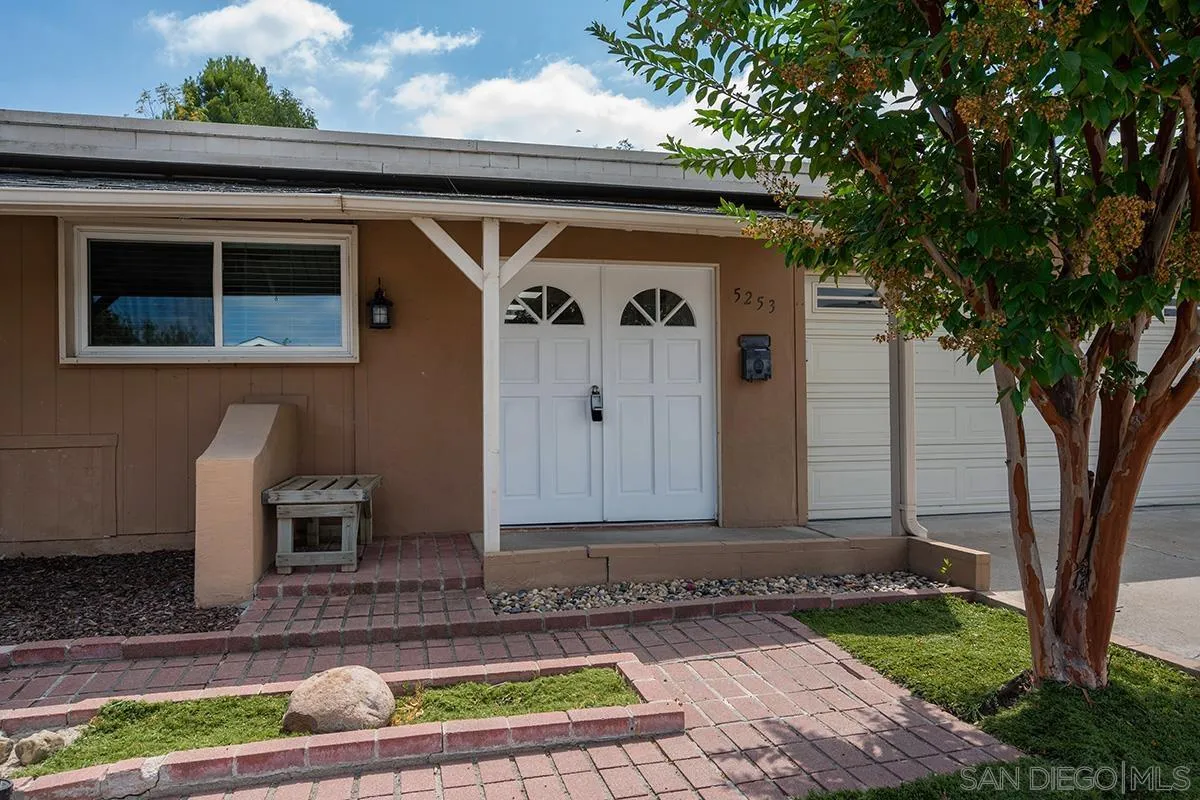 https://cdn.realtyfeed.com/cdn/127/250039061/4c34bfadfcdf0d1f2e7310a21756e440.webp