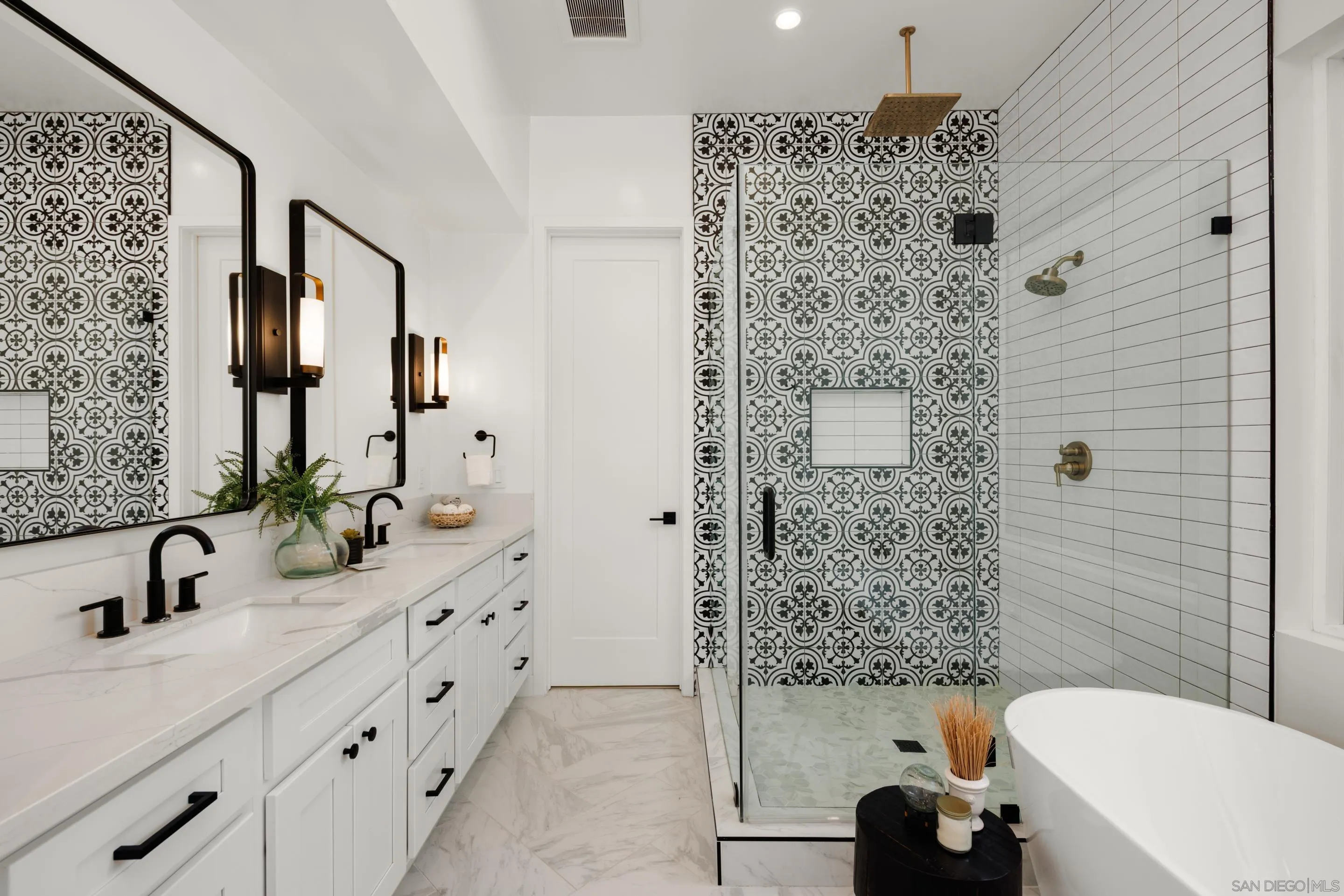 https://cdn.realtyfeed.com/cdn/127/250039068/1dc0c1c952dfaec4333e0d9b2f2955ea.webp
