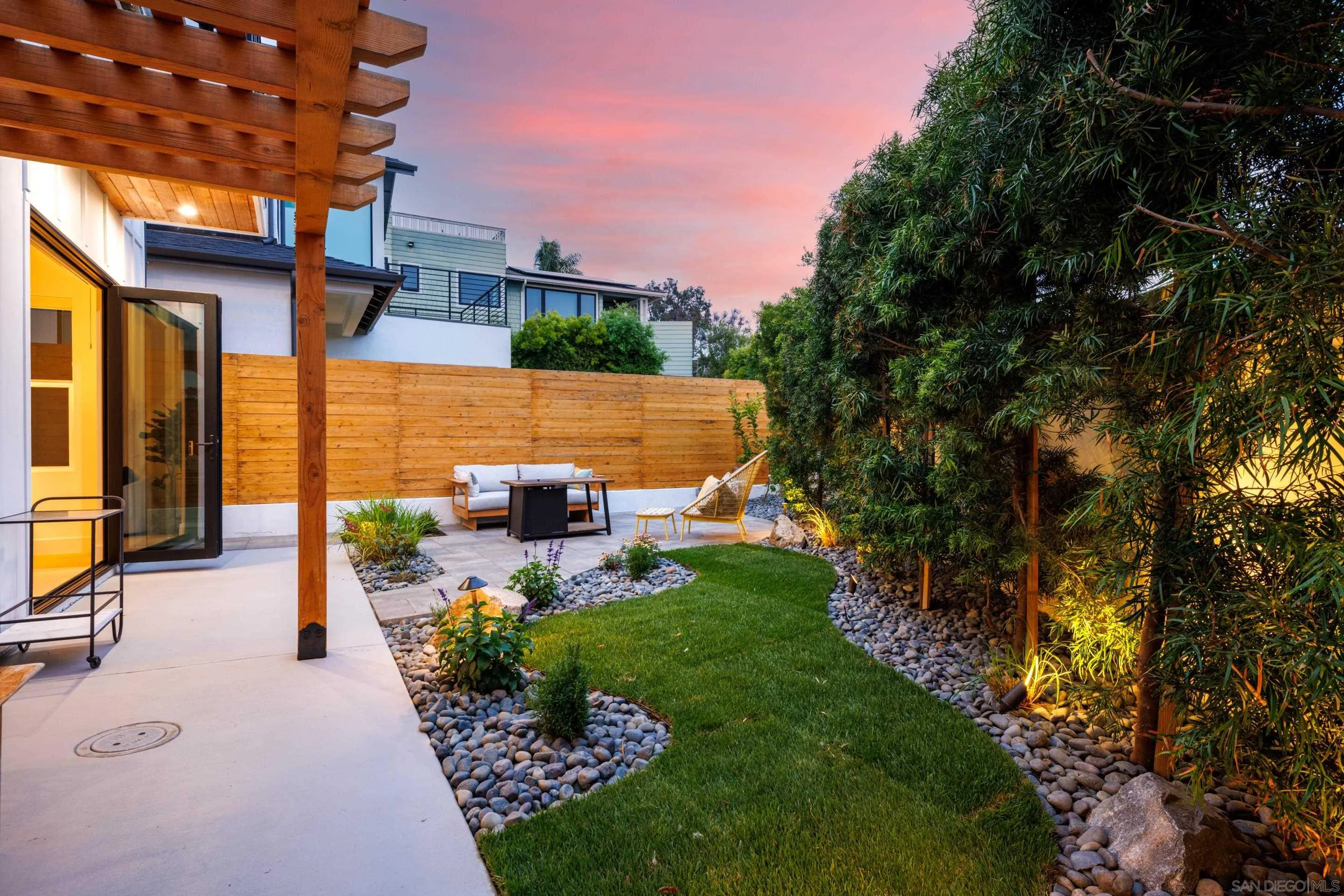 https://cdn.realtyfeed.com/cdn/127/250039068/c2dd37f3f138dbfe4a5ccc4c95c3130d.webp