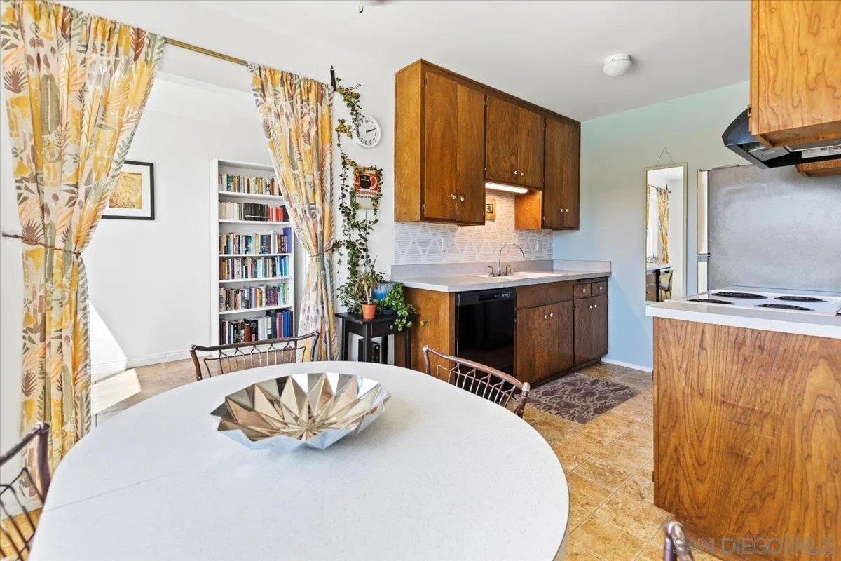 https://cdn.realtyfeed.com/cdn/127/250039071/add78212195f07fd64657446e8fcd4ff.webp