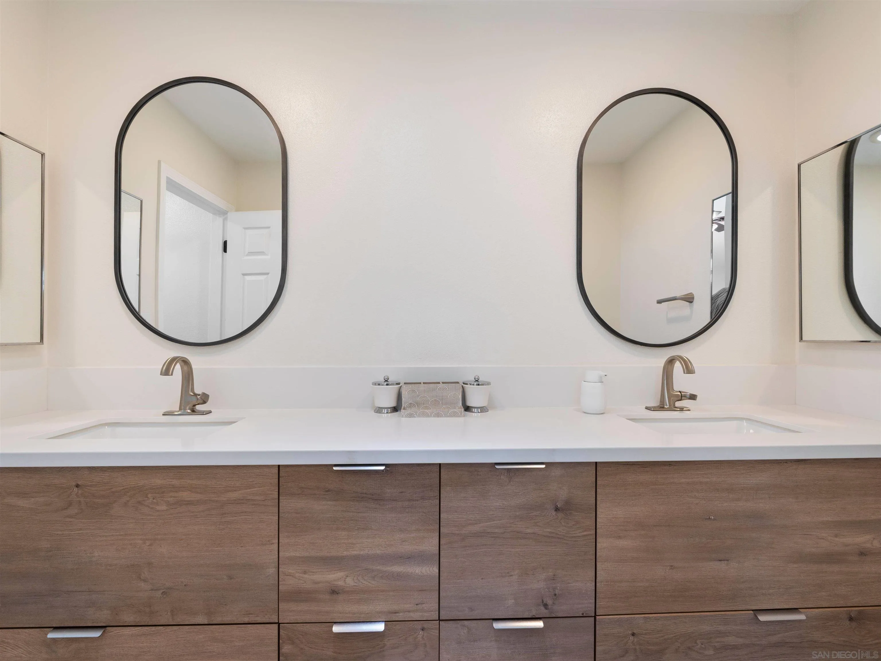 https://cdn.realtyfeed.com/cdn/127/250039075/7850f19e0ef5b8460f1e6e46da02d9d9.webp