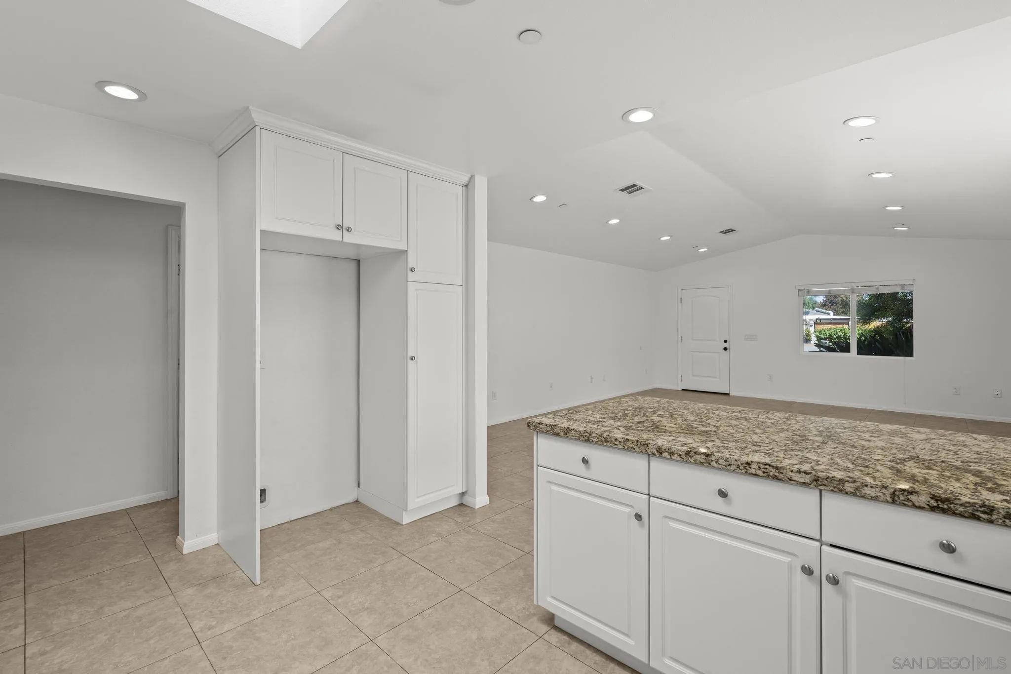https://cdn.realtyfeed.com/cdn/127/250039078/59a79c062f9c3b3381c3f847e7426d01.webp