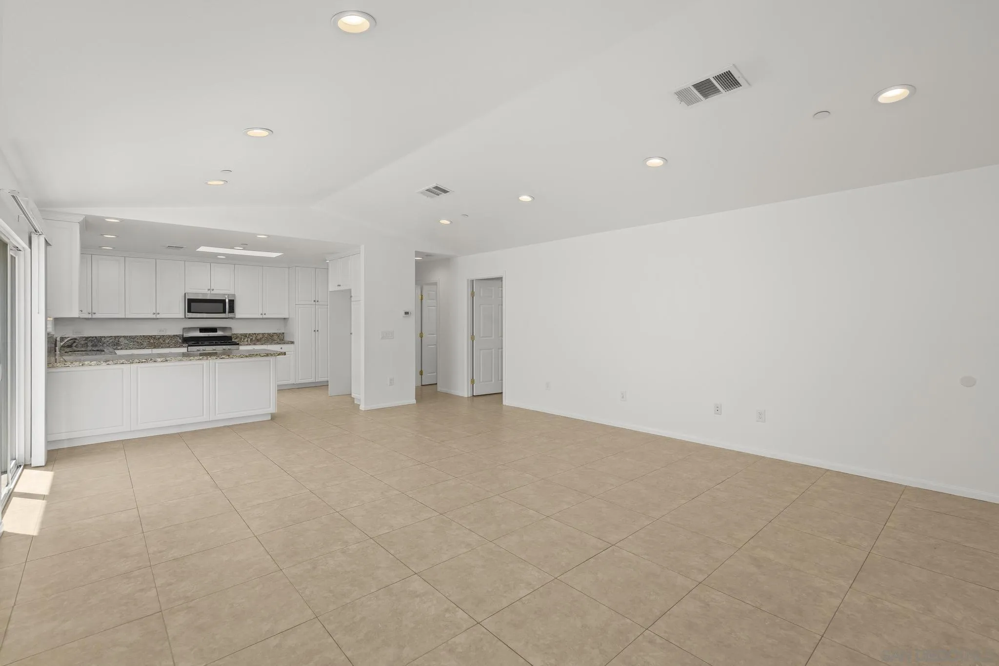 https://cdn.realtyfeed.com/cdn/127/250039078/8c1749bddd92ba824d7a3d852816e857.webp