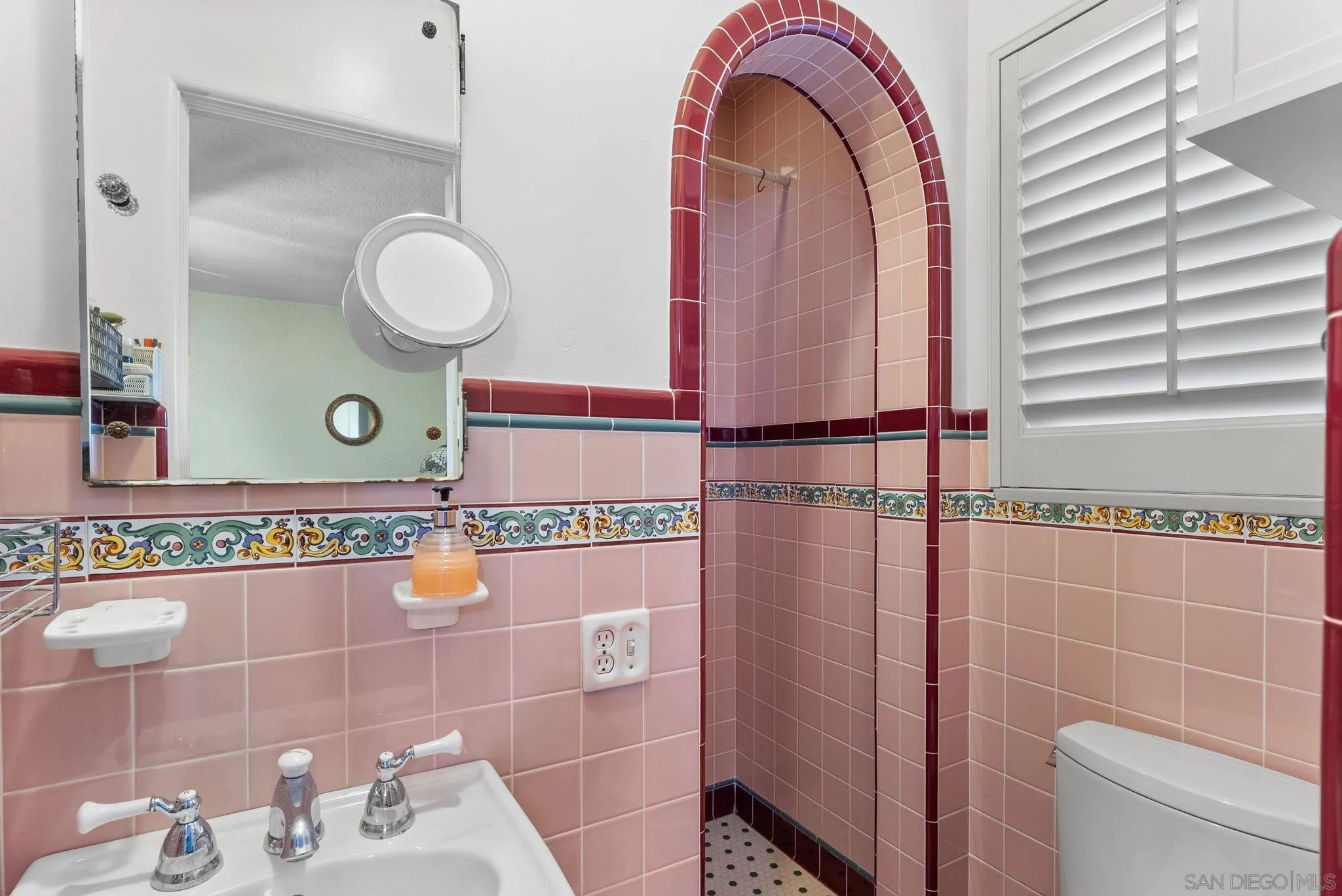 https://cdn.realtyfeed.com/cdn/127/250039080/78042b7d9ef775574ef484096b3f84a7.webp