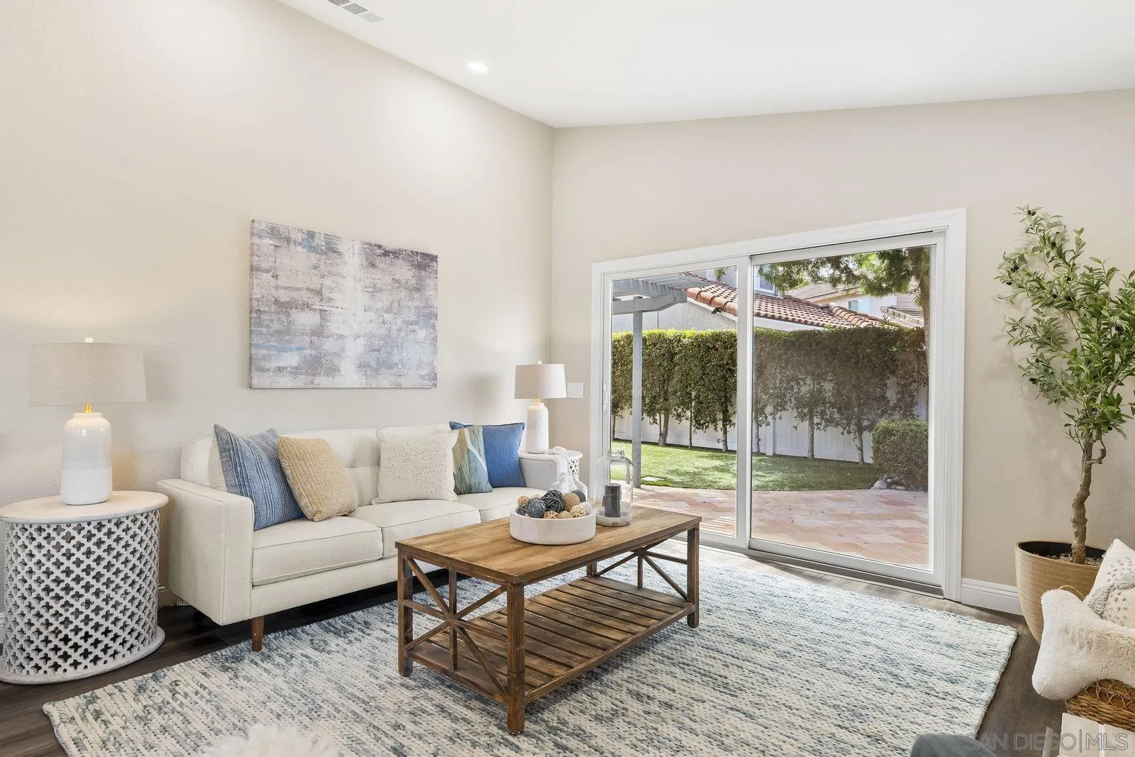 https://cdn.realtyfeed.com/cdn/127/250039081/dfbe1bbe82fd0569e195ba8cc63c353e.webp