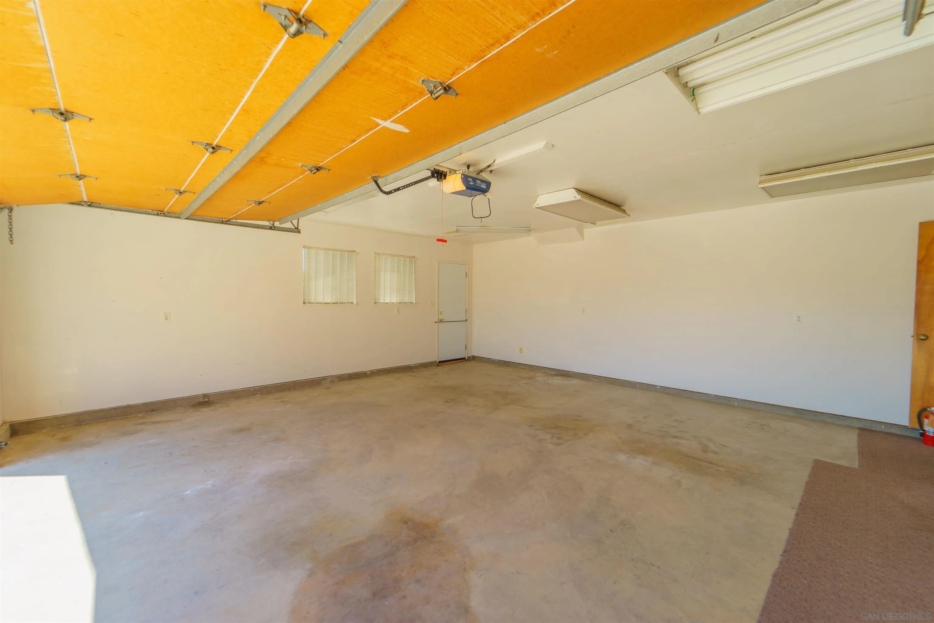https://cdn.realtyfeed.com/cdn/127/250039084/998a6b091b0b040dba559c97a2c04e09.webp