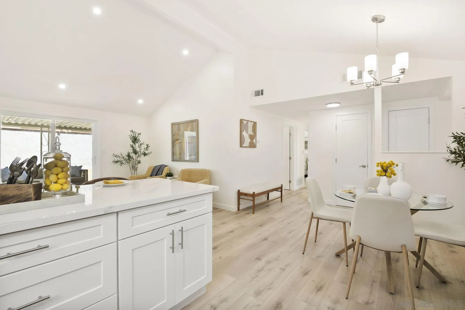 https://cdn.realtyfeed.com/cdn/127/250039087/01b6f232f63d2705627aef45d7d13a2c.webp