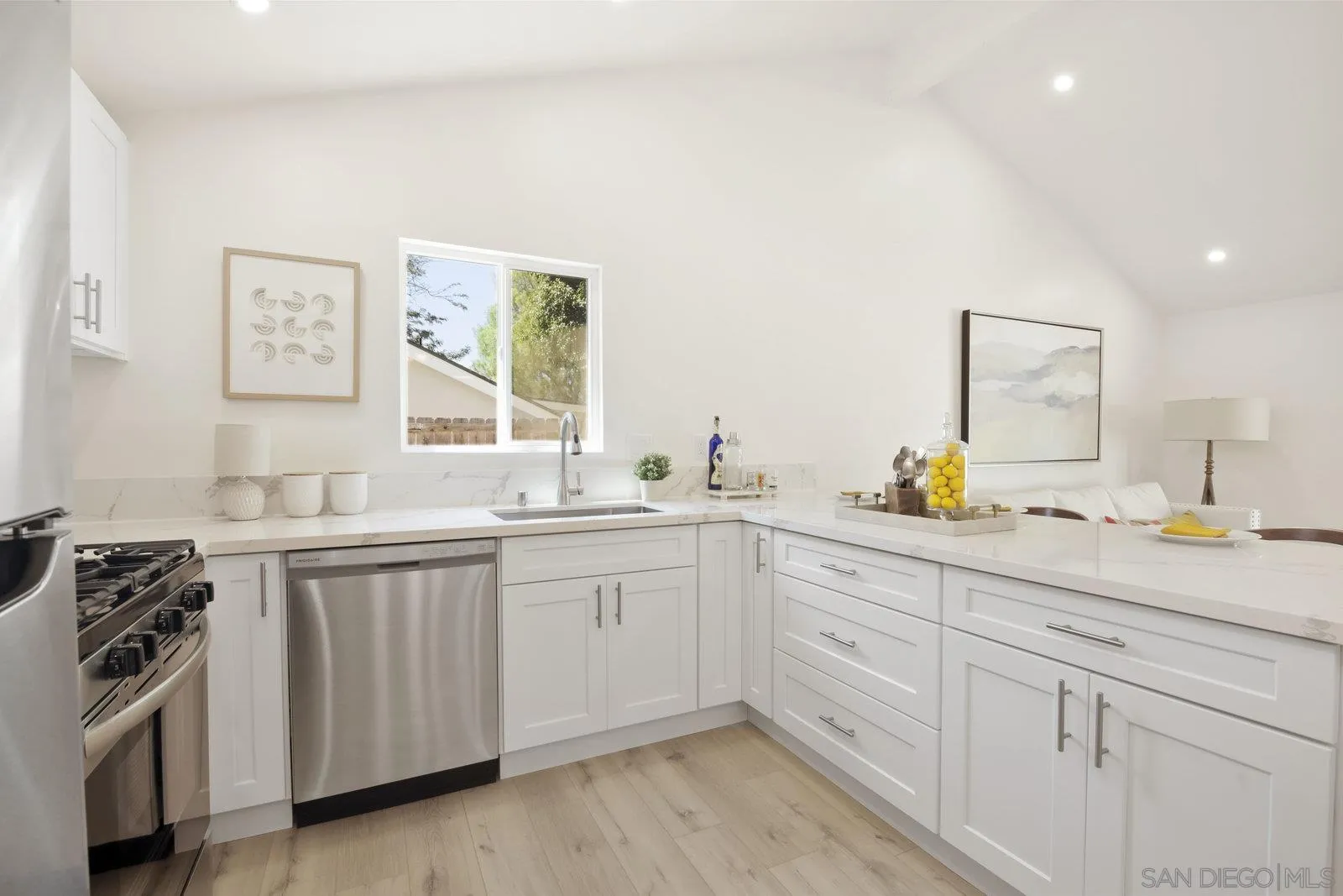 https://cdn.realtyfeed.com/cdn/127/250039087/f056e81e88b5689739d85dbedb466aaa.webp