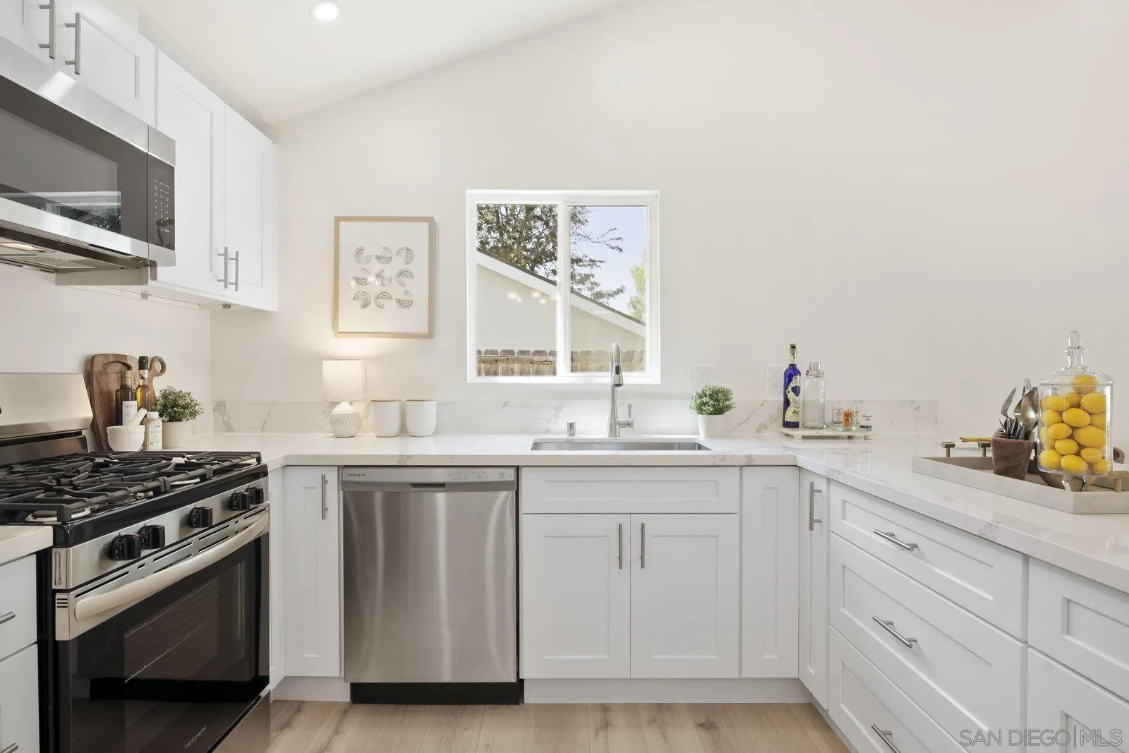 https://cdn.realtyfeed.com/cdn/127/250039087/f4617c4d0878d651b6b1f9440ea0b571.webp
