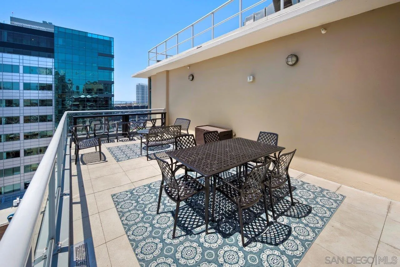 https://cdn.realtyfeed.com/cdn/127/250039093/687dba70e64b3f0f6d20cc30370e6f48.webp