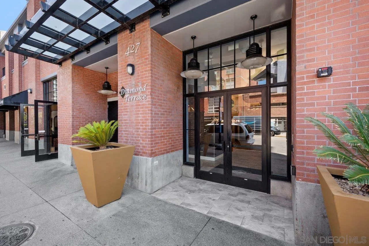 https://cdn.realtyfeed.com/cdn/127/250039093/f081890c5e5ebc4b81c683f76e66f421.webp
