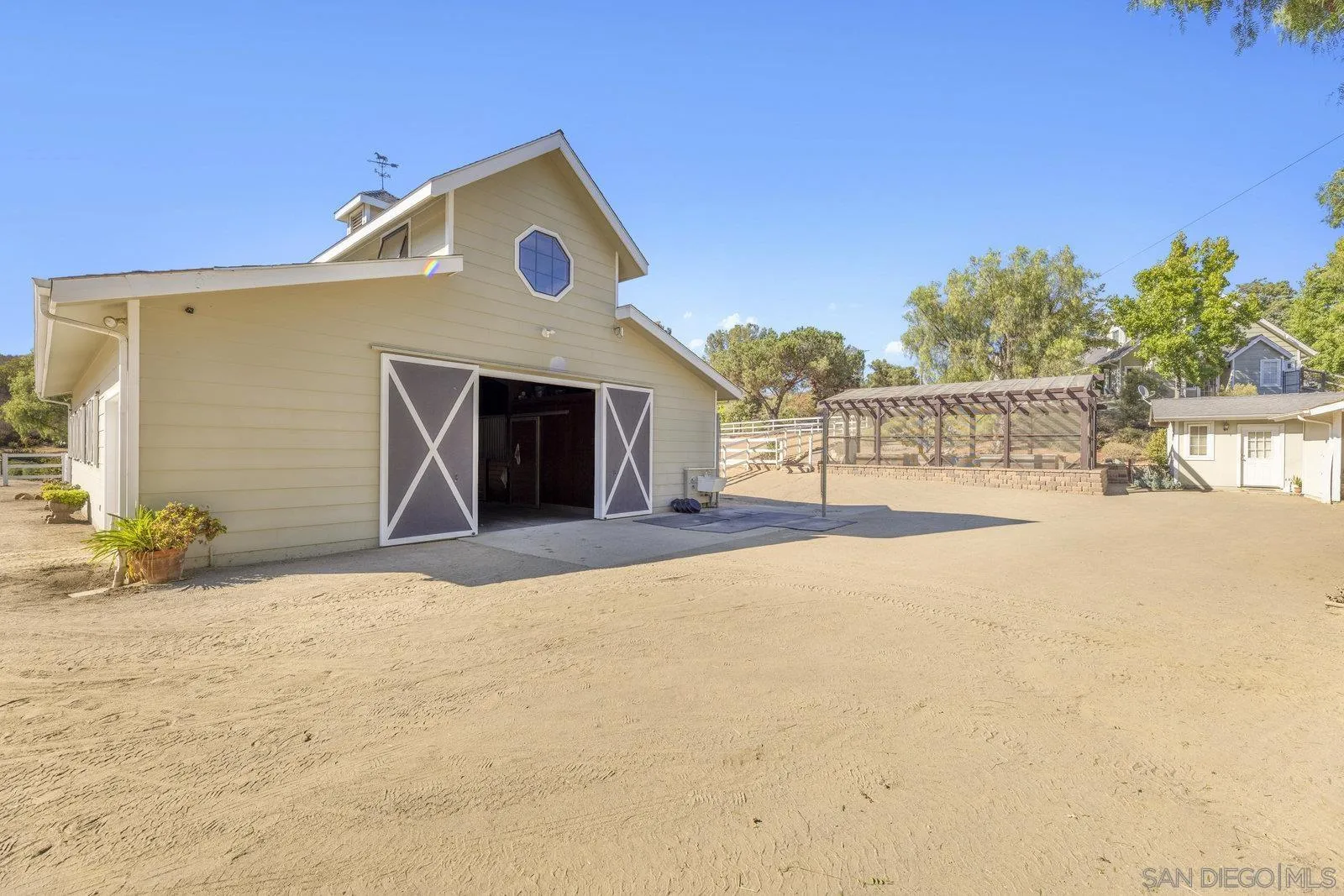 https://cdn.realtyfeed.com/cdn/127/250039097/2c8197b7f1195d872d61d11a58417f99.webp