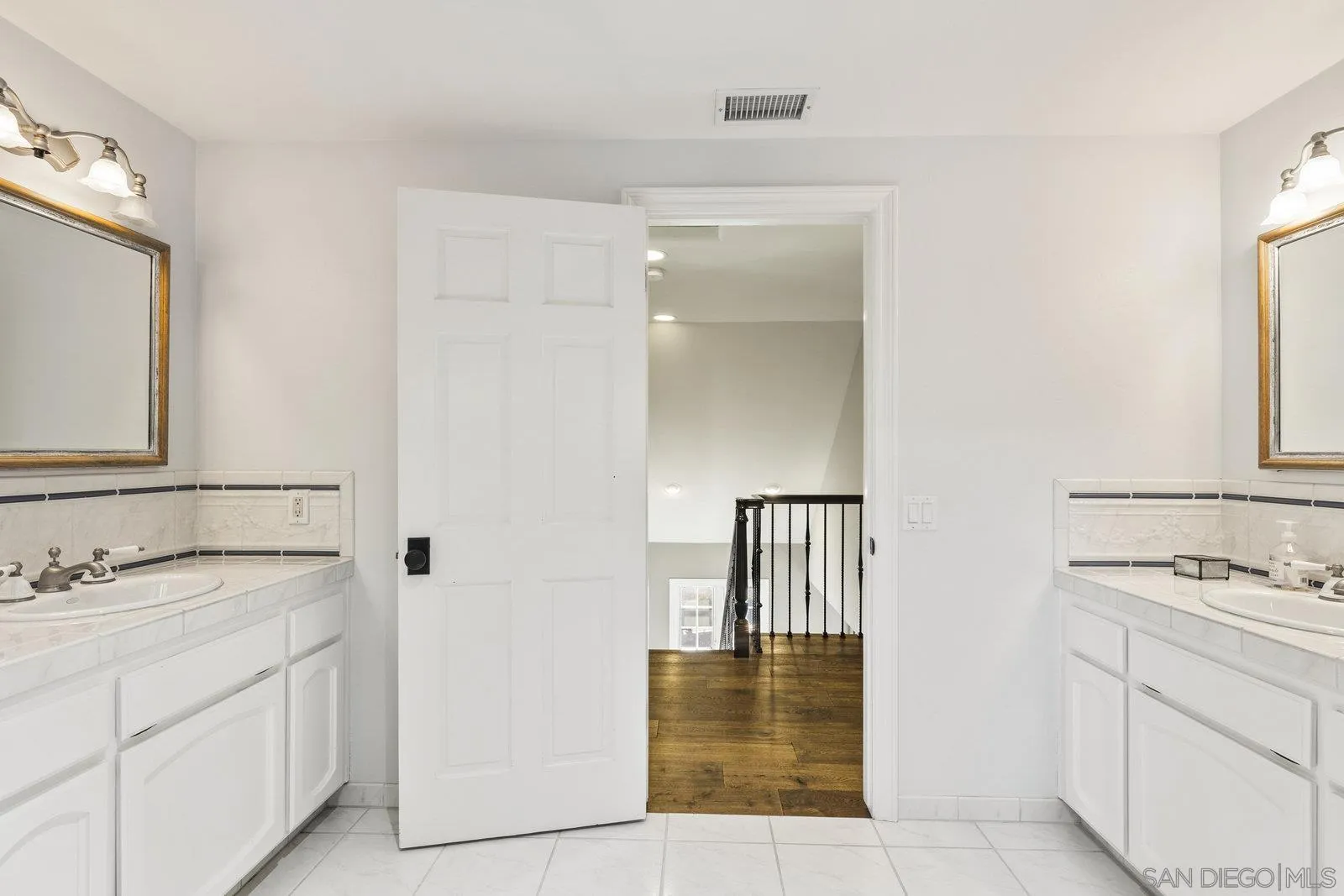 https://cdn.realtyfeed.com/cdn/127/250039097/3e6653015aab36a3886a5113dc6bec52.webp