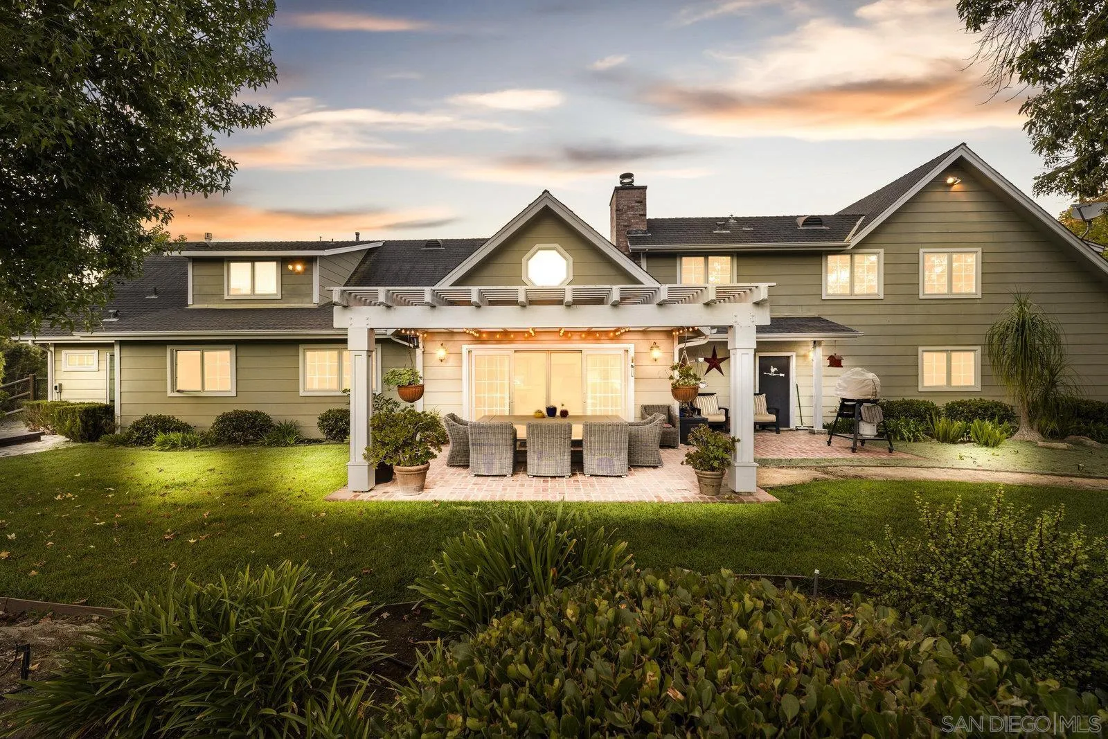 https://cdn.realtyfeed.com/cdn/127/250039097/a5eef5e5cbe90ad990a1a7c87402d73e.webp