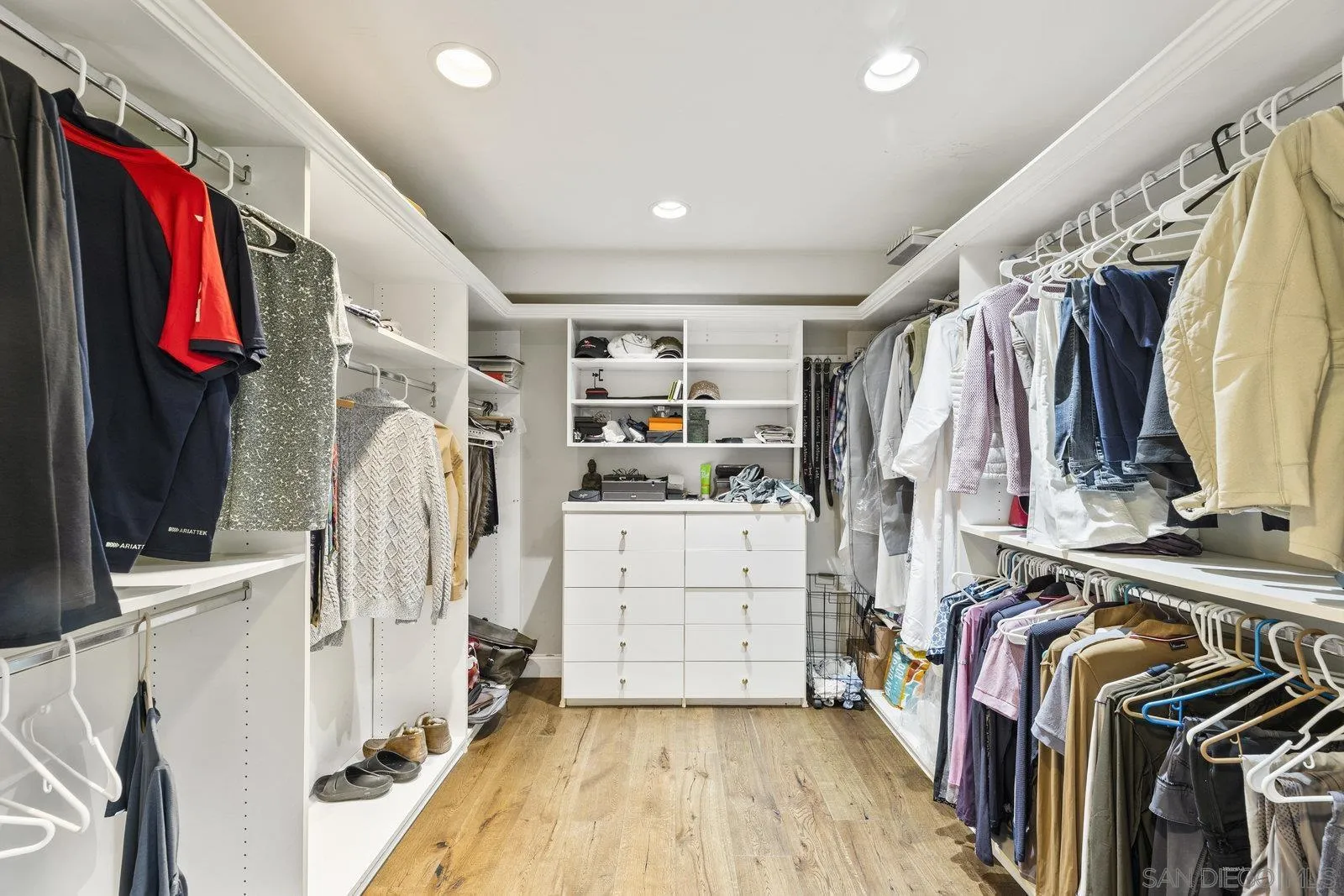 https://cdn.realtyfeed.com/cdn/127/250039097/b764b065b26a0c8deb6a189ea29c497f.webp