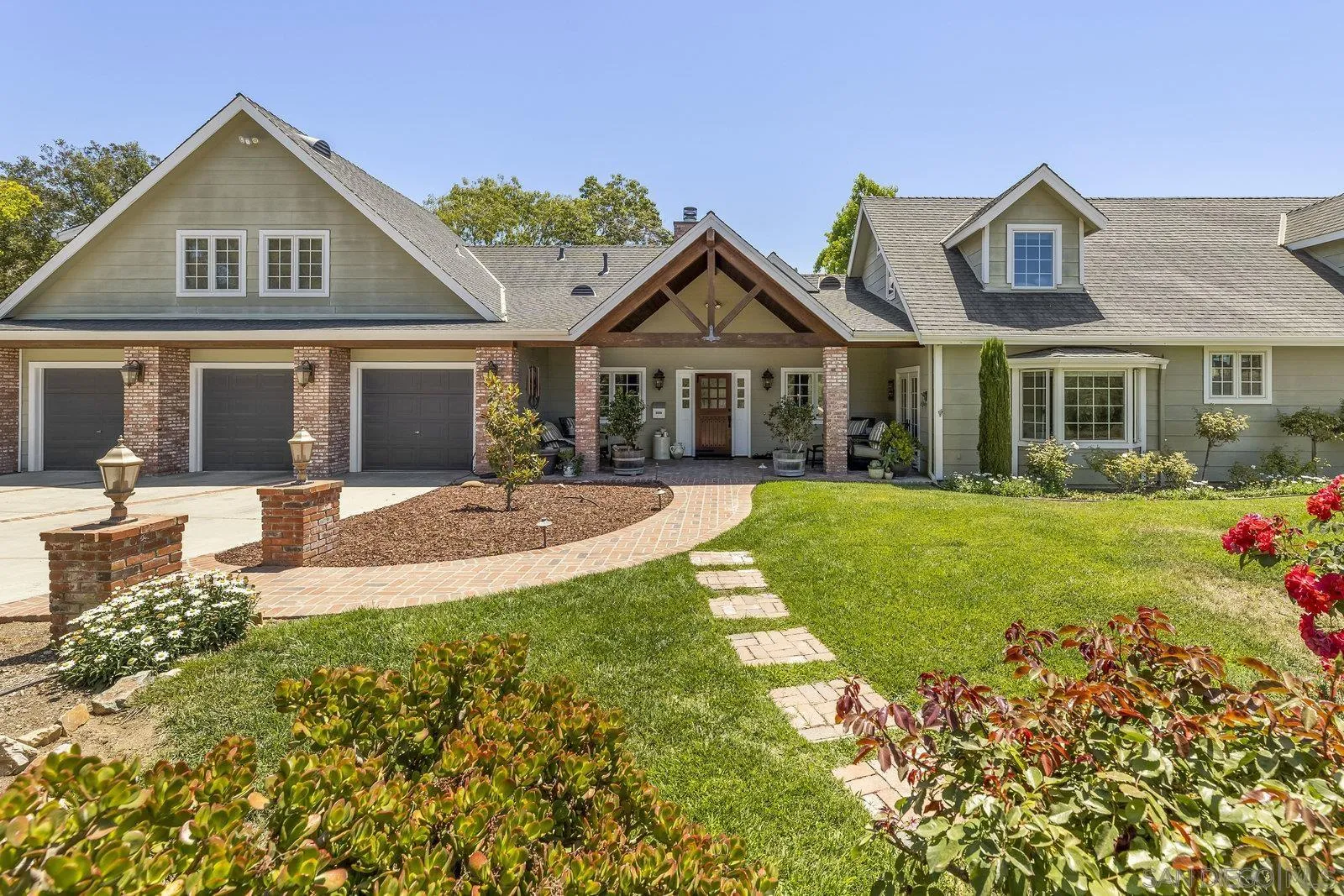 https://cdn.realtyfeed.com/cdn/127/250039097/c18bd443e2777e9b9efa899678a8e7d9.webp
