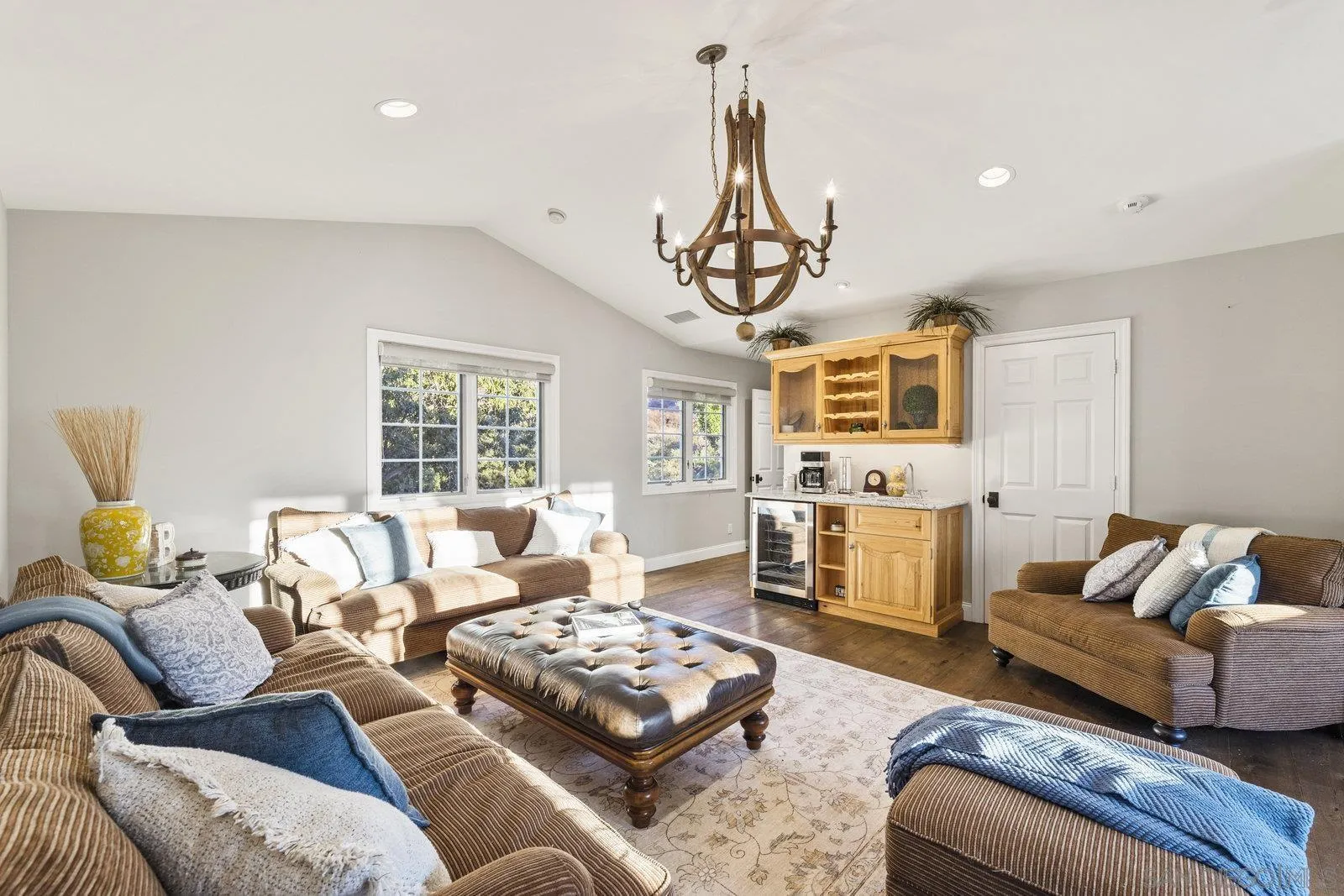 https://cdn.realtyfeed.com/cdn/127/250039097/d94c33fa0fd554a40c66fe875dc24d3a.webp