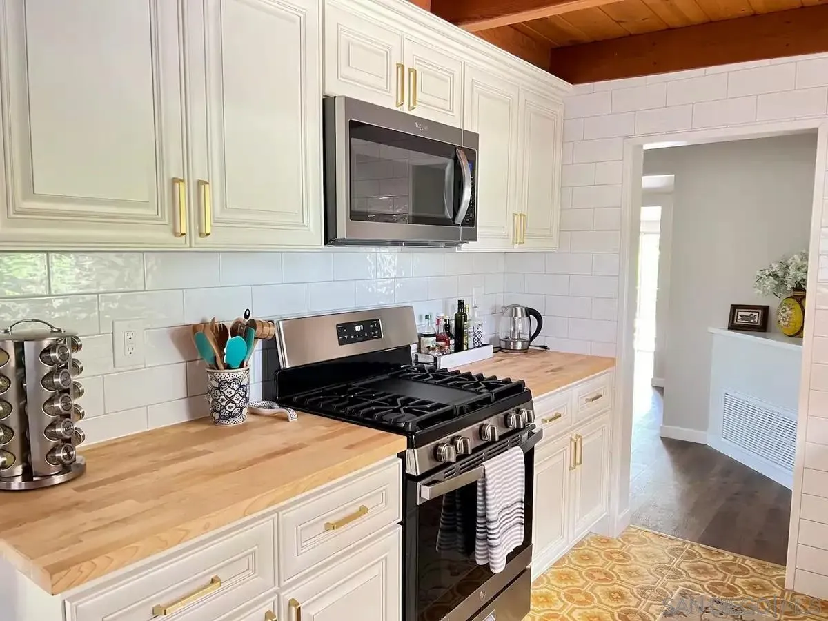https://cdn.realtyfeed.com/cdn/127/250039099/9e65f7972f0f2707df63fa77f0815d72.webp