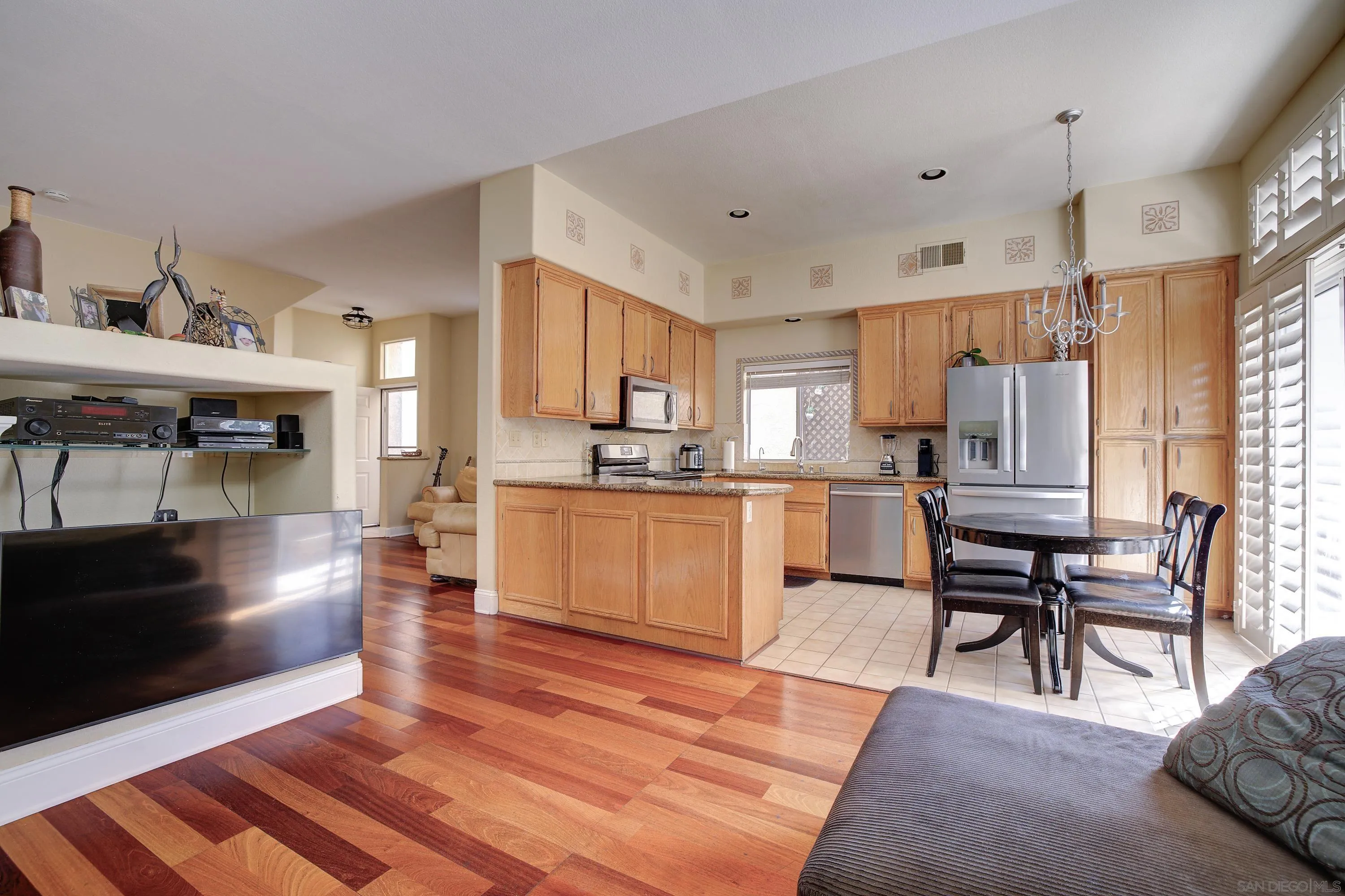 https://cdn.realtyfeed.com/cdn/127/250039106/f89ab8d7cc354aee6f9c17c58e4042a6.webp