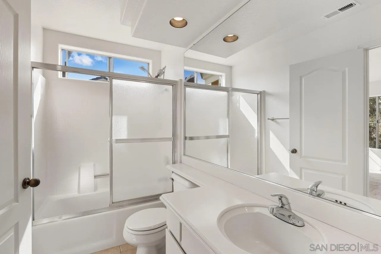https://cdn.realtyfeed.com/cdn/127/250039114/d515ce5e4d4a9d6028ffaa781d5c07c1.webp