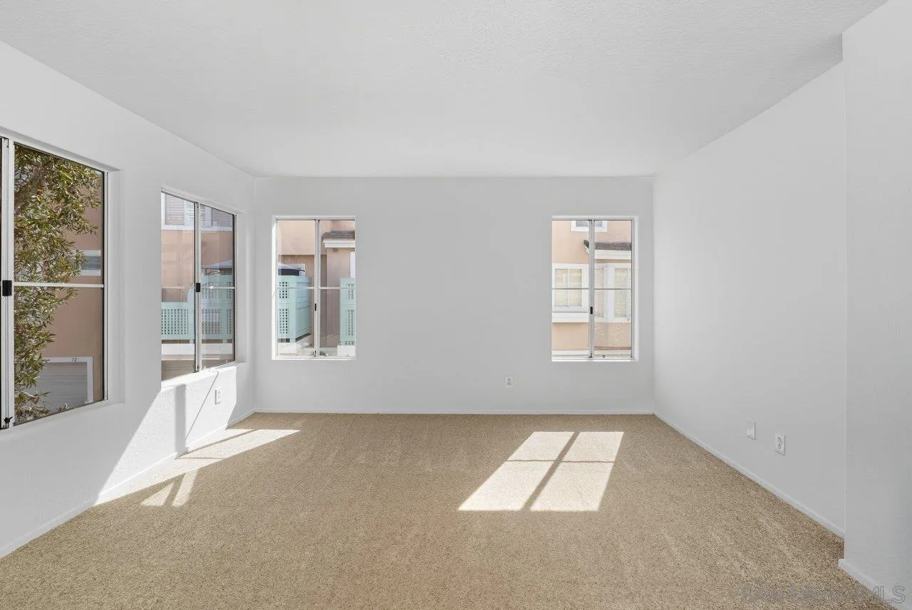 https://cdn.realtyfeed.com/cdn/127/250039114/f73436b1b83bc919d0d9cff029a1db01.webp