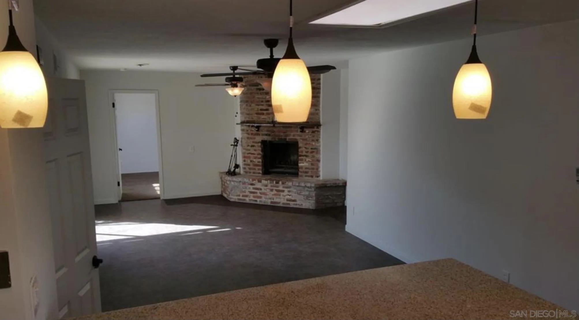 https://cdn.realtyfeed.com/cdn/127/250039120/ce555e96b6bb0243bdc587c12d4a7adf.webp