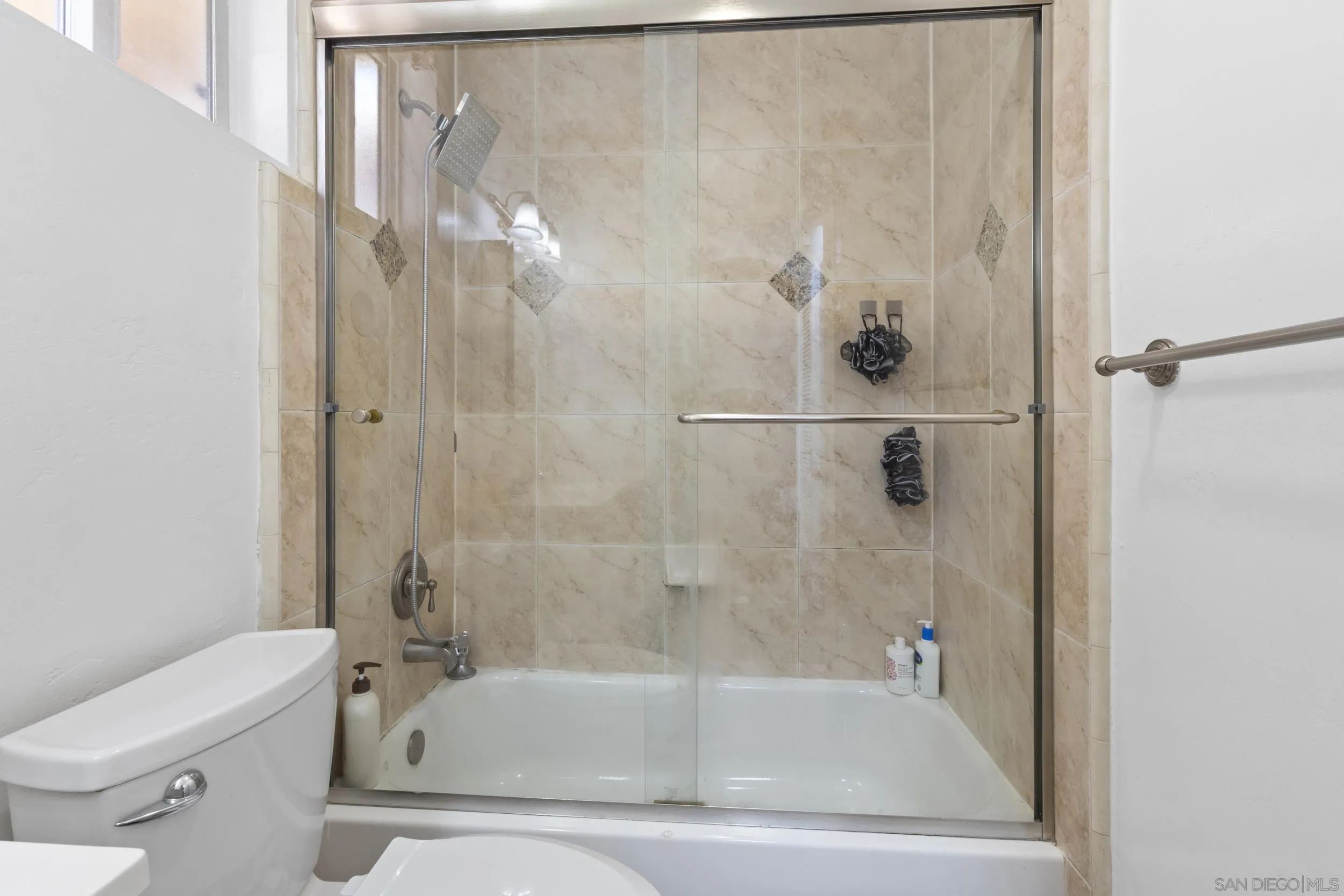 Photo #18: 250039123 Listing: Photo #18