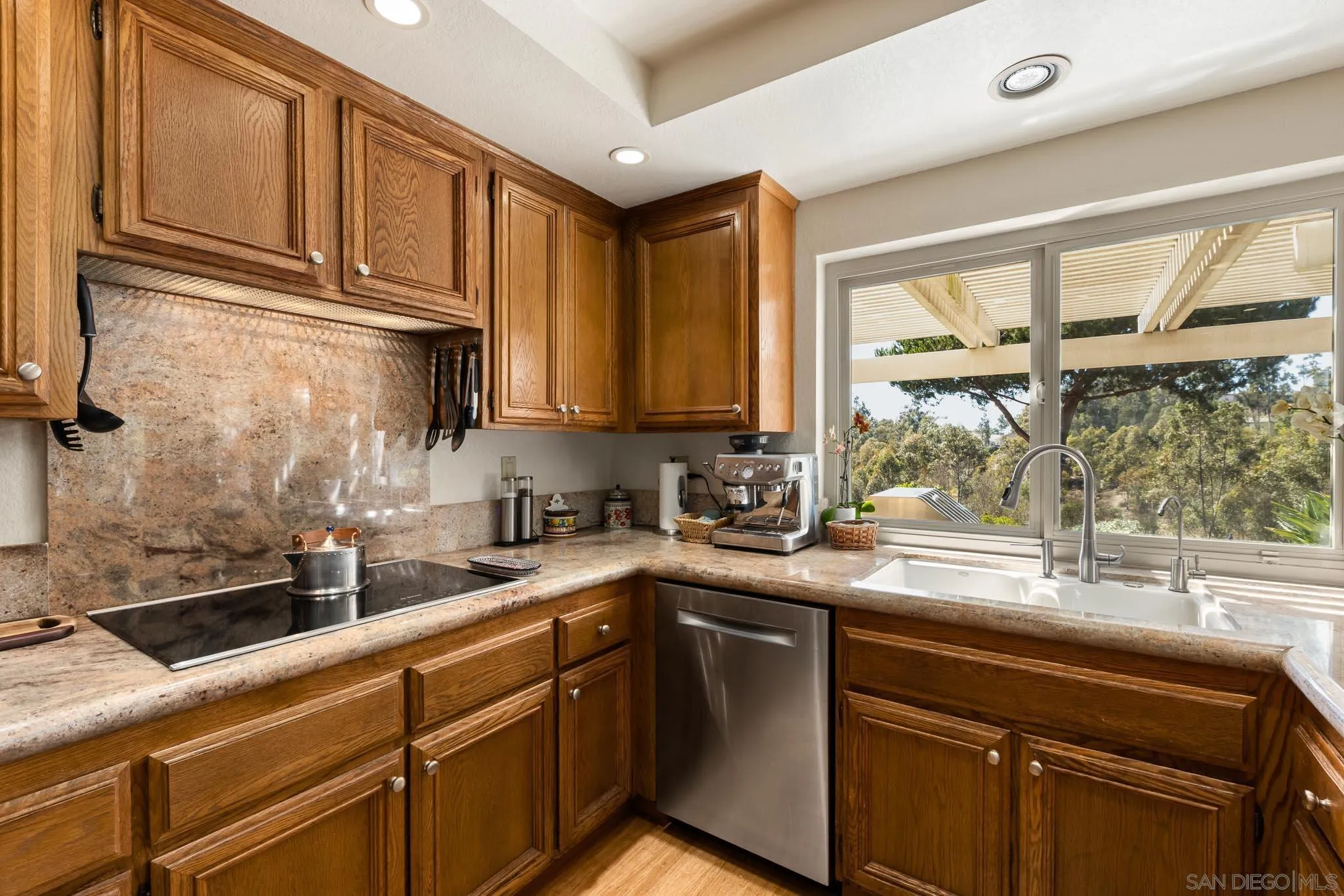 https://cdn.realtyfeed.com/cdn/127/250039125/5d2c244e9d543c491c96de15b64ca7eb.webp
