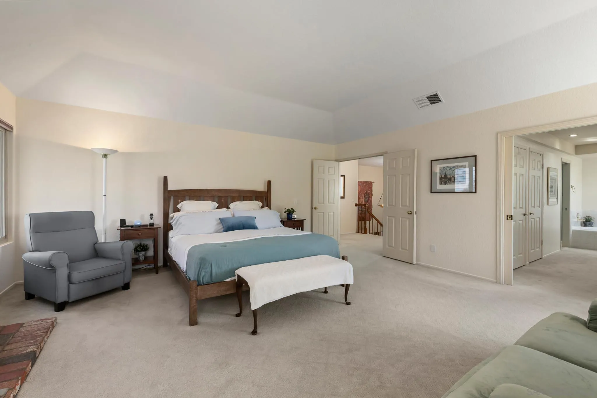 https://cdn.realtyfeed.com/cdn/127/250039125/ee8797fe4b9a89e9b16991e40e61aa9f.webp