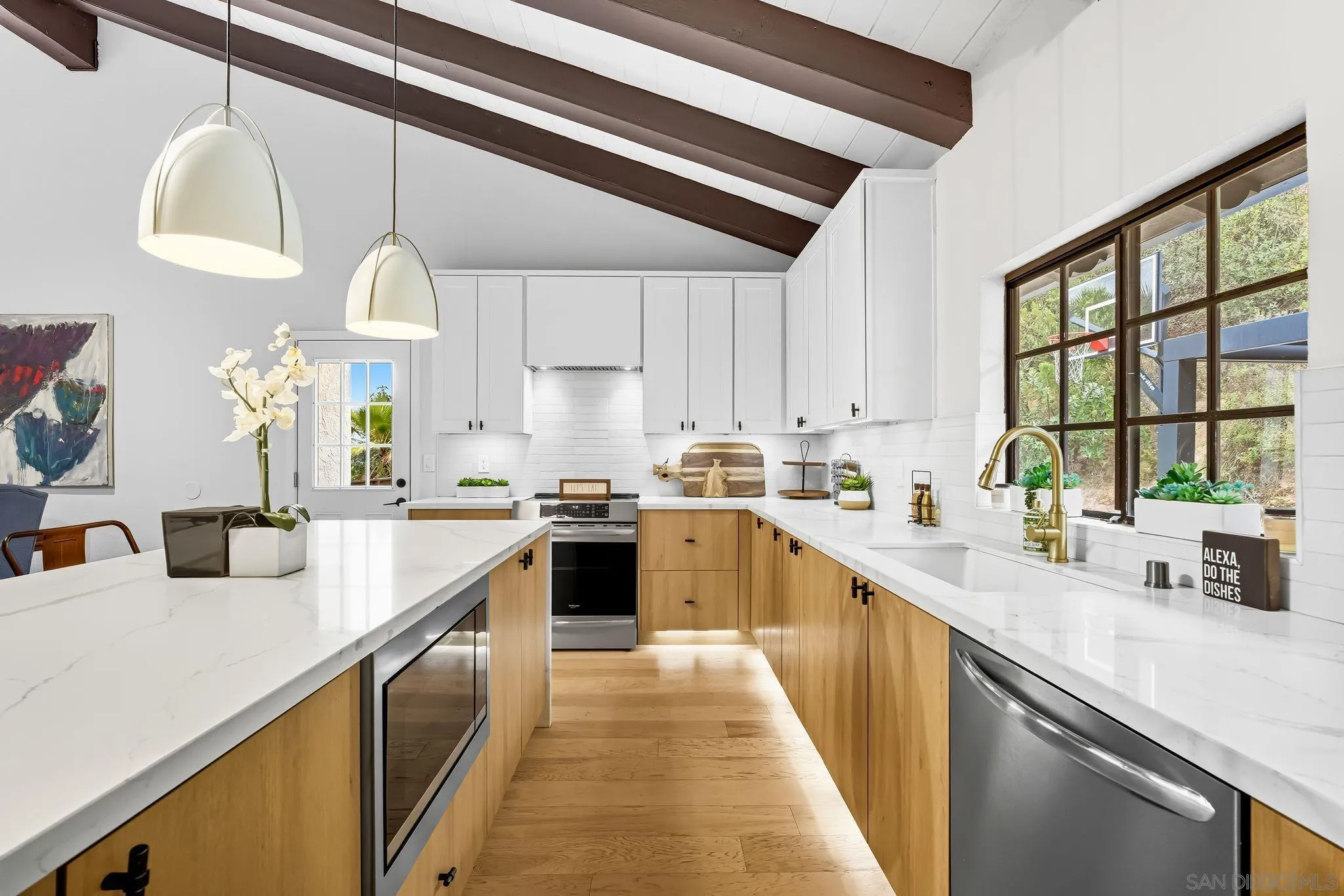 https://cdn.realtyfeed.com/cdn/127/250039132/053cdbf2cfeacc26d7d0667a8d2a040d.webp