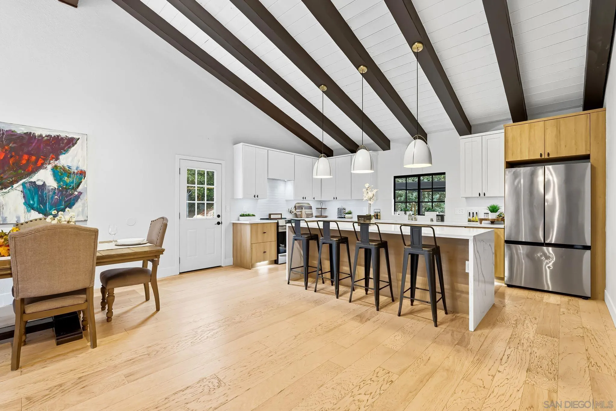 https://cdn.realtyfeed.com/cdn/127/250039132/43223f5d3deea3e8f3a1f4b8b4eb47ad.webp