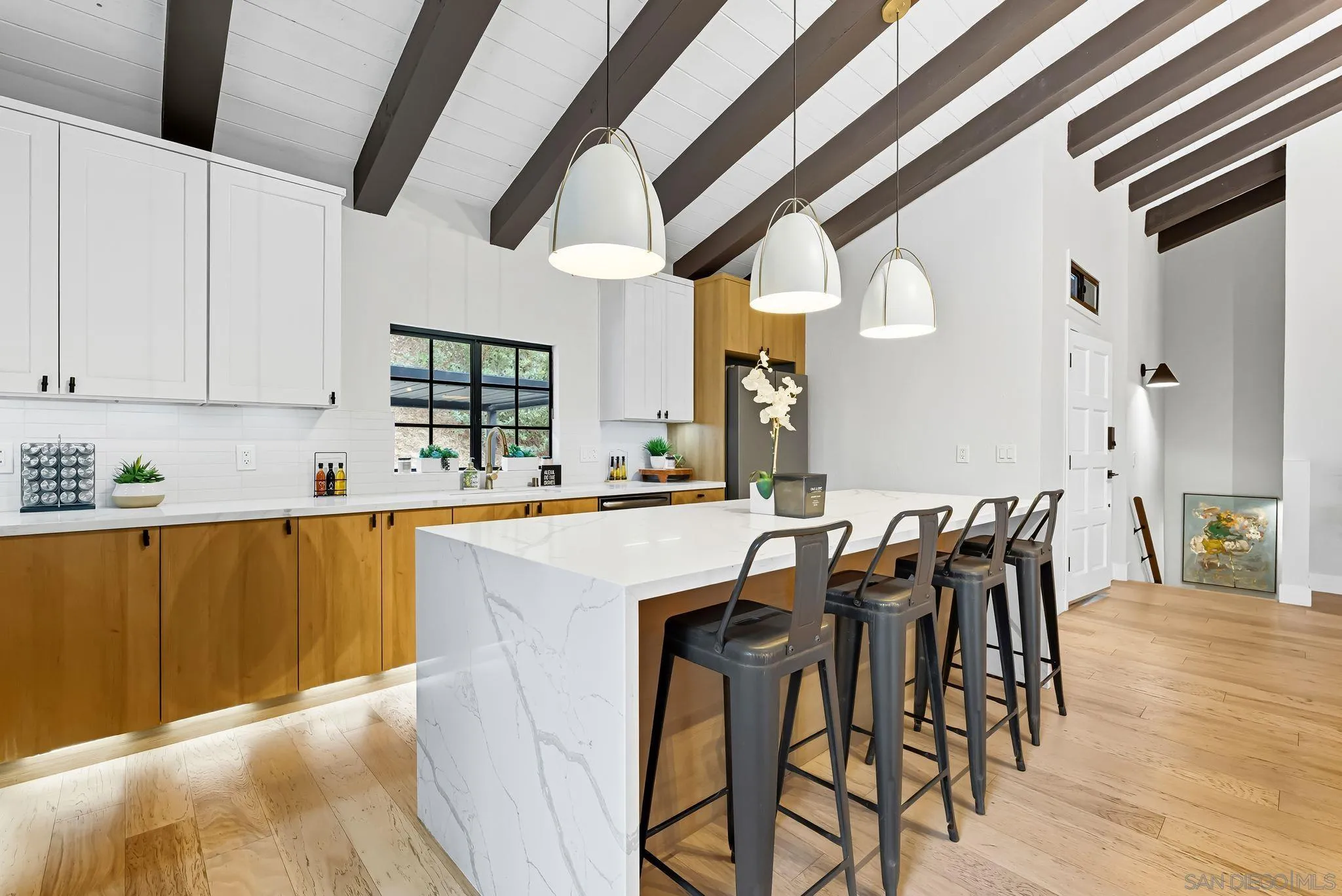 https://cdn.realtyfeed.com/cdn/127/250039132/eb32f0d764af1fe7a5fc8b20ec8436c8.webp