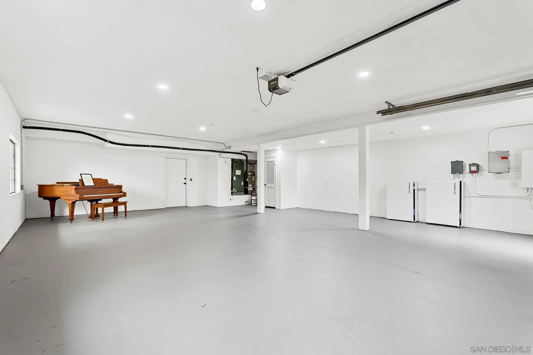 https://cdn.realtyfeed.com/cdn/127/250039132/f811a628408bb053ad1f8a9d0ff4e14f.webp