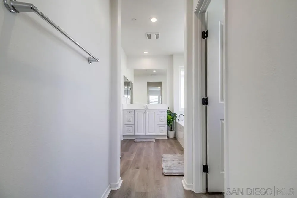 https://cdn.realtyfeed.com/cdn/127/250039134/c254614c863b84caa1643a989d19e3de.webp