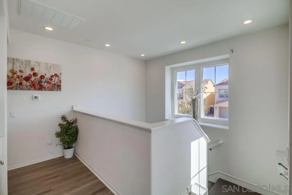 https://cdn.realtyfeed.com/cdn/127/250039134/f0e0f606ac6f8d3d5fdeb014eb3d17ee.webp