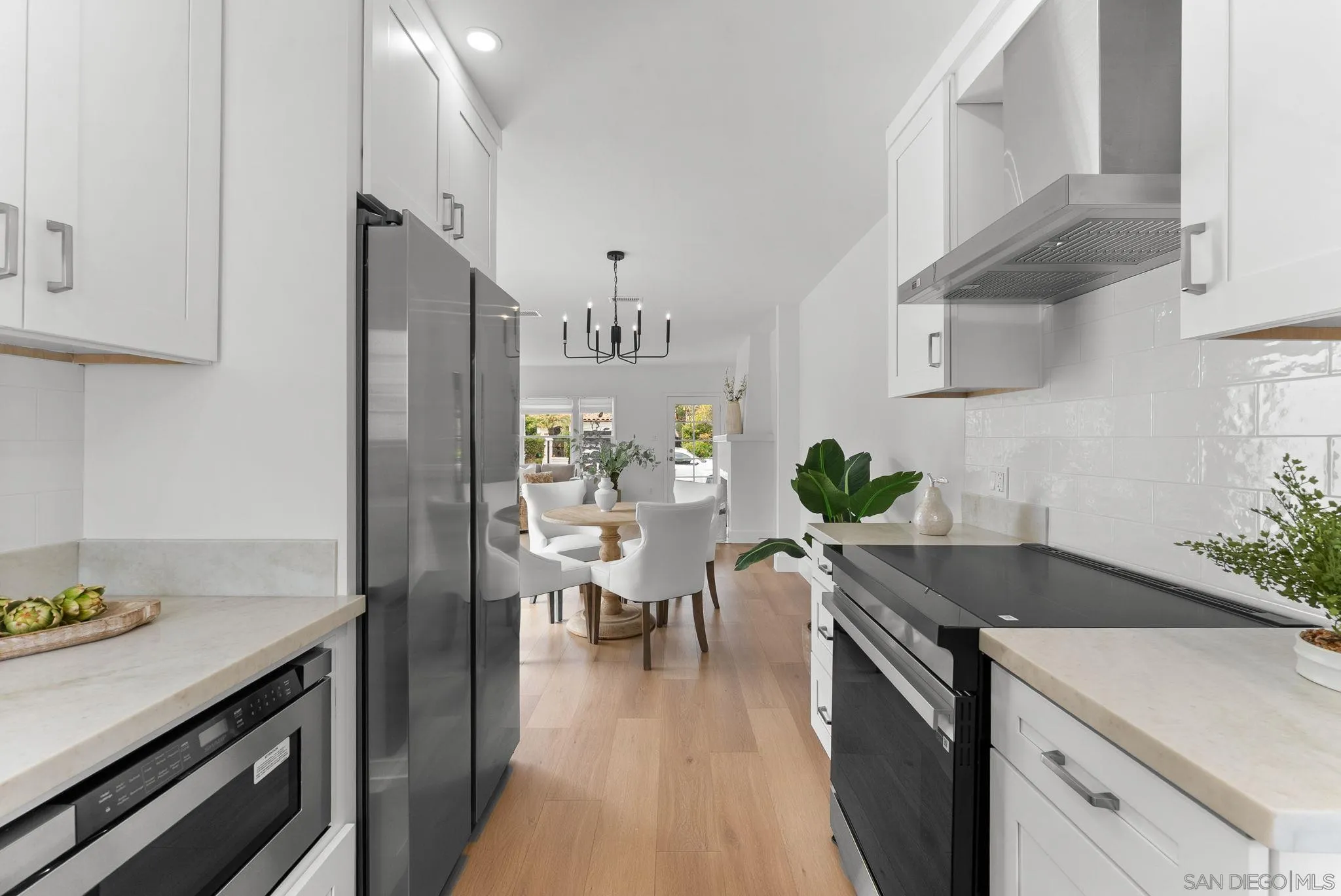 https://cdn.realtyfeed.com/cdn/127/250039136/d737c593b1cfd81e47dce0723b6b6382.webp