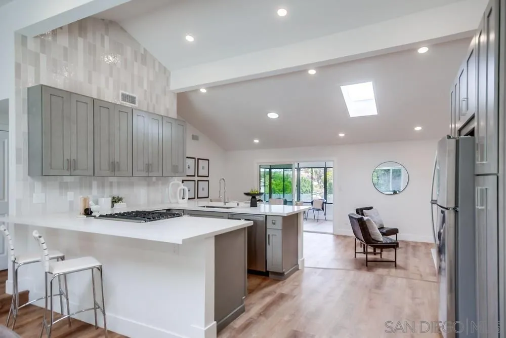 https://cdn.realtyfeed.com/cdn/127/250039139/bf4d4ff4bc9dd7d15dfa811f5d2c6e3c.webp