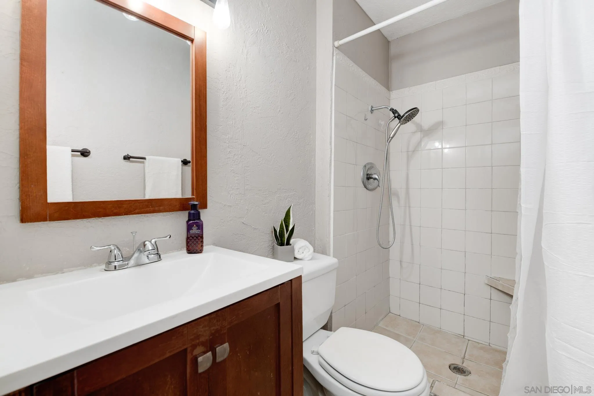 https://cdn.realtyfeed.com/cdn/127/250039155/f1a62f939d21f2ad483cfb7c4b98a05a.webp