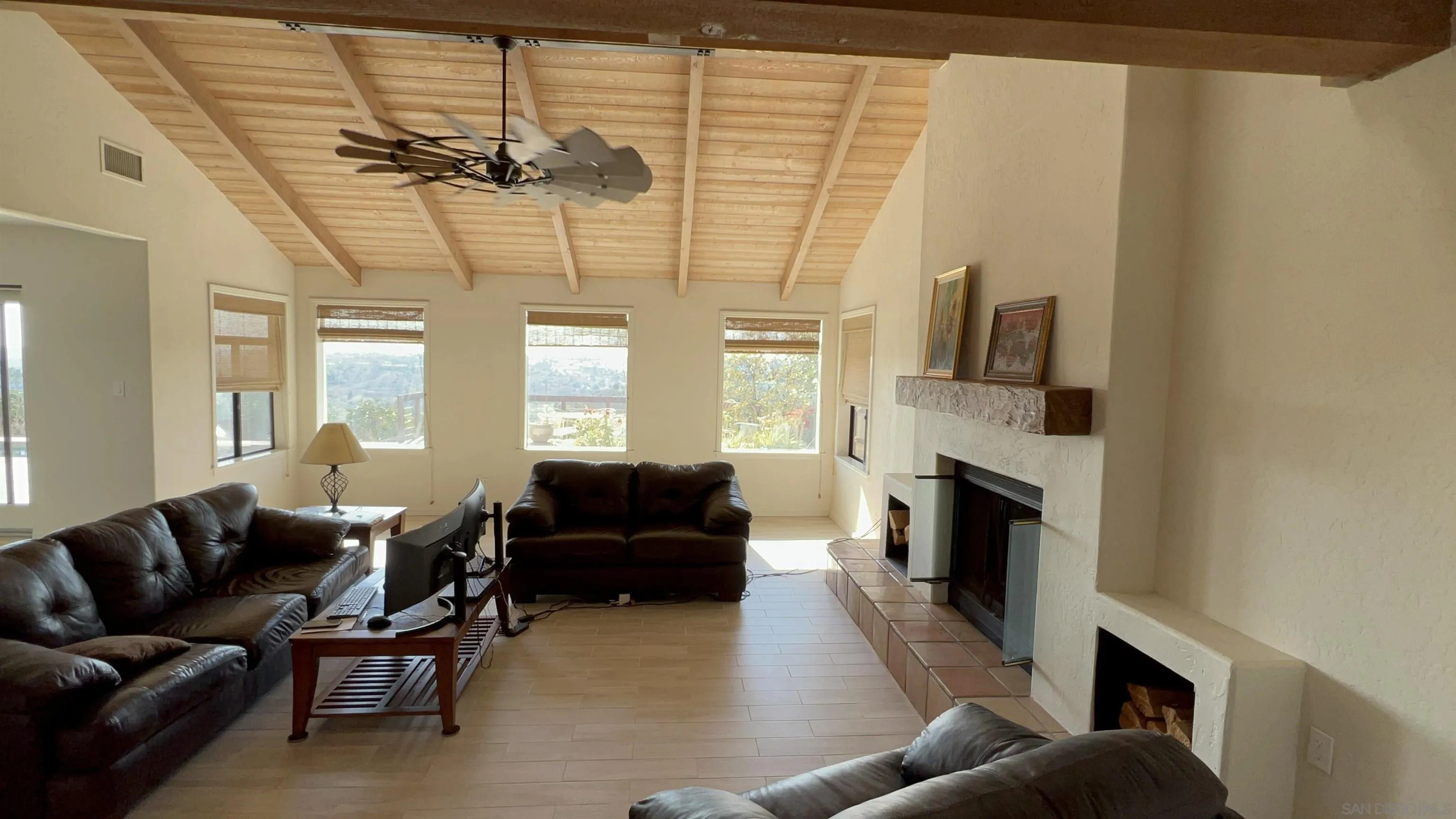 https://cdn.realtyfeed.com/cdn/127/250039156/042d94d12d13ca93ef45201e7126824e.webp