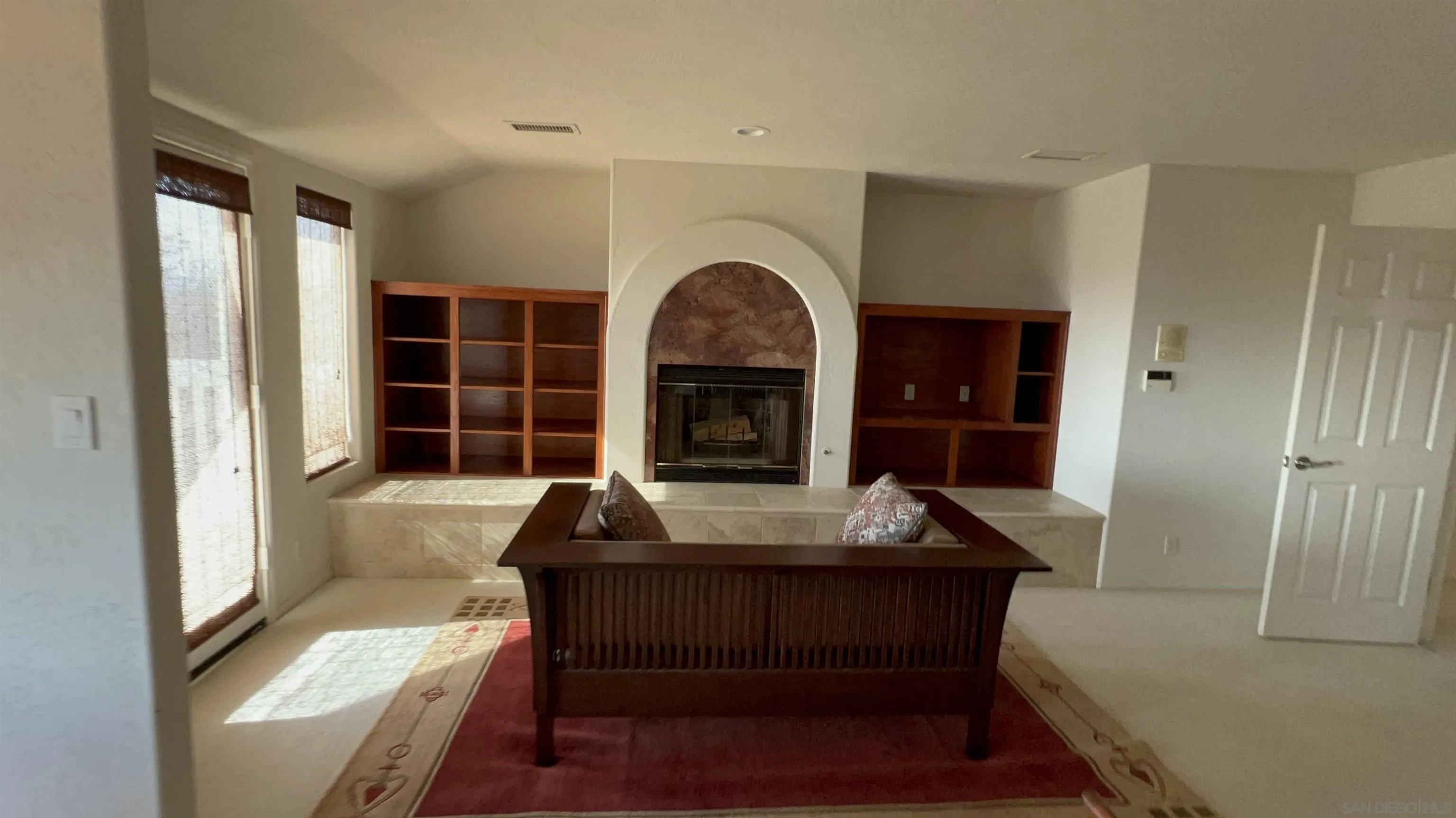 https://cdn.realtyfeed.com/cdn/127/250039156/64a88e52b9a8b81cece24793e8af2f4d.webp