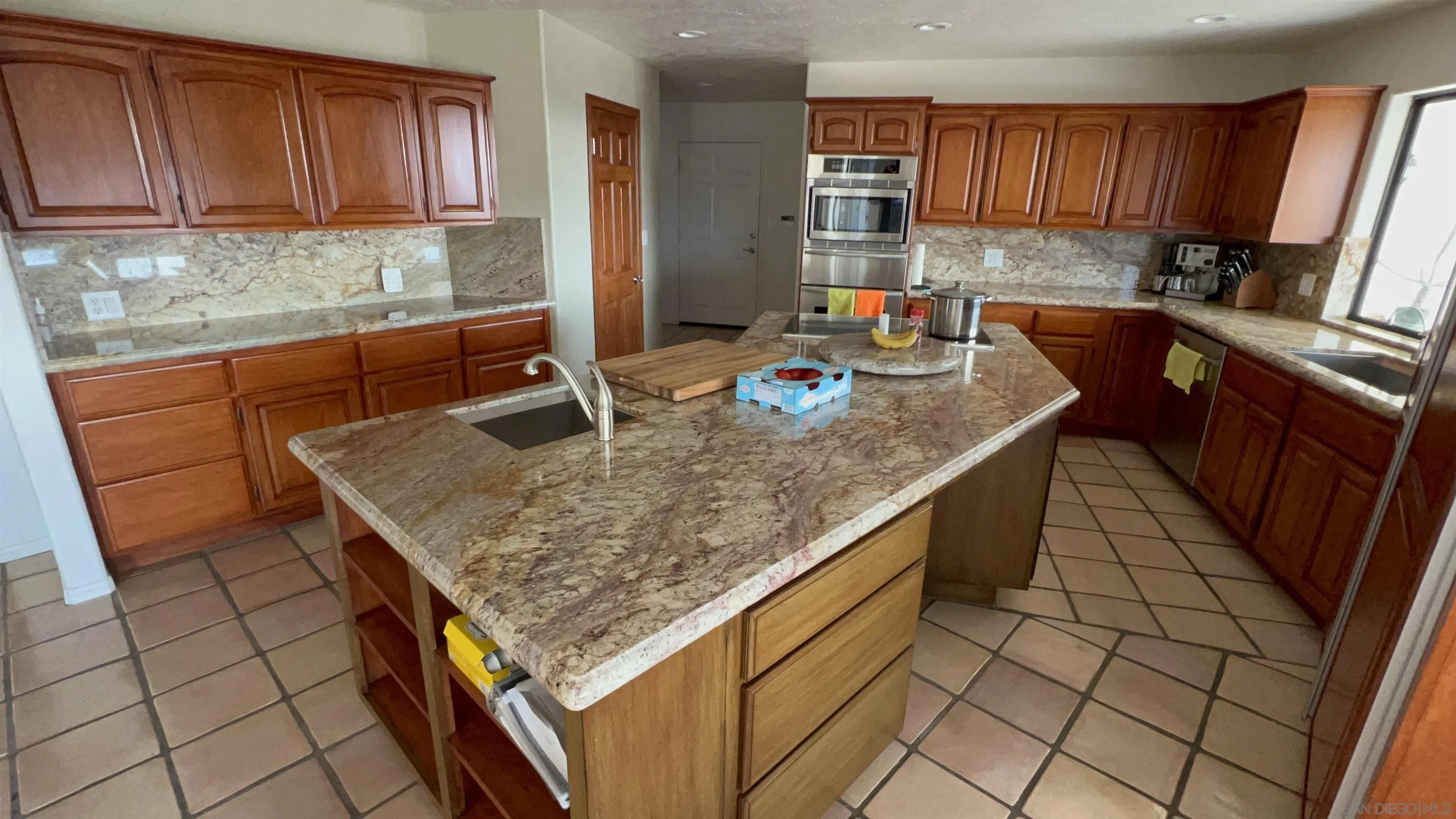 https://cdn.realtyfeed.com/cdn/127/250039156/73cda9e72ee3bf49fd1cc3c69c81541c.webp