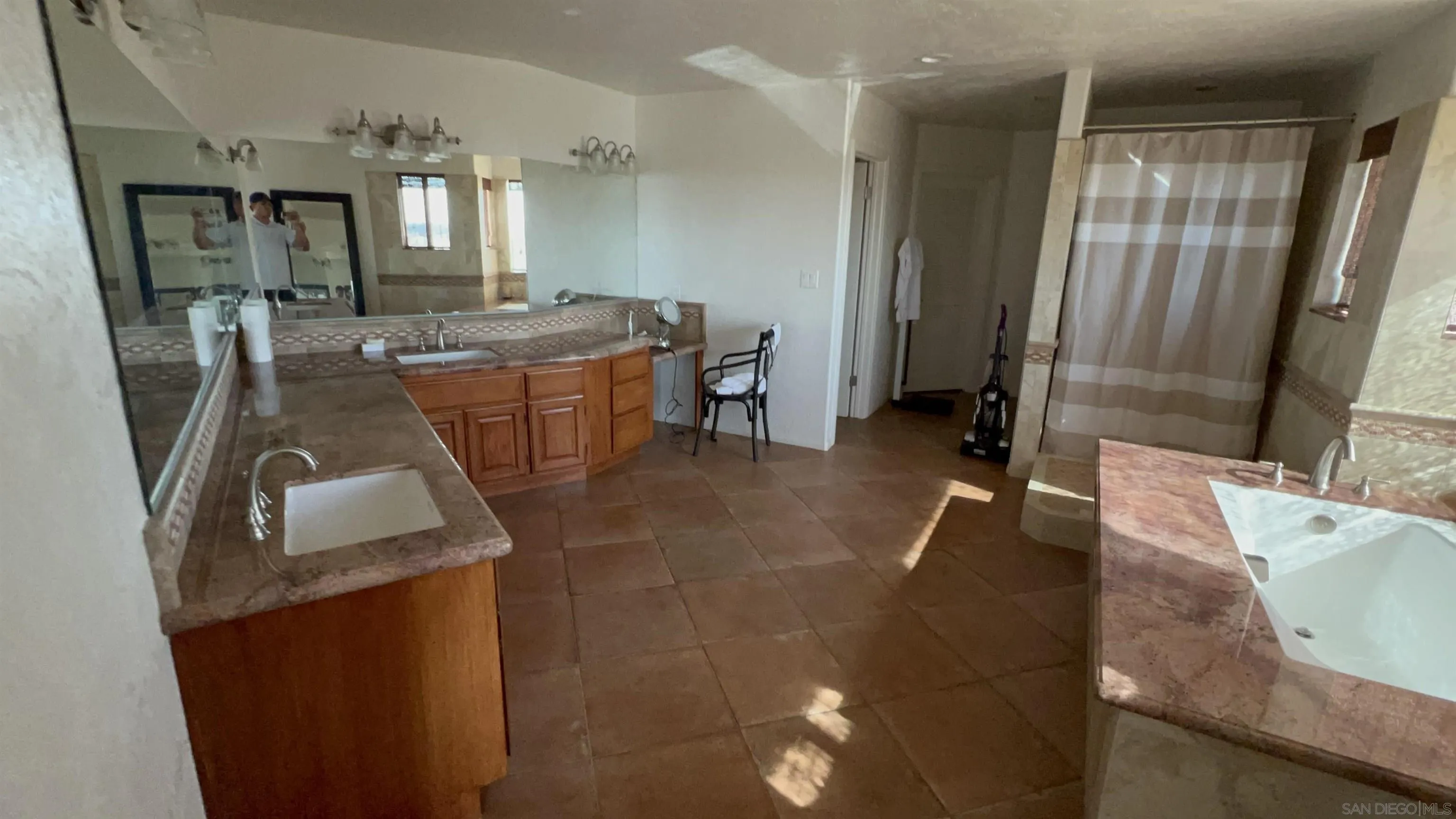 https://cdn.realtyfeed.com/cdn/127/250039156/fc078b45ecb9ac09c2e4c23d9e4837e4.webp