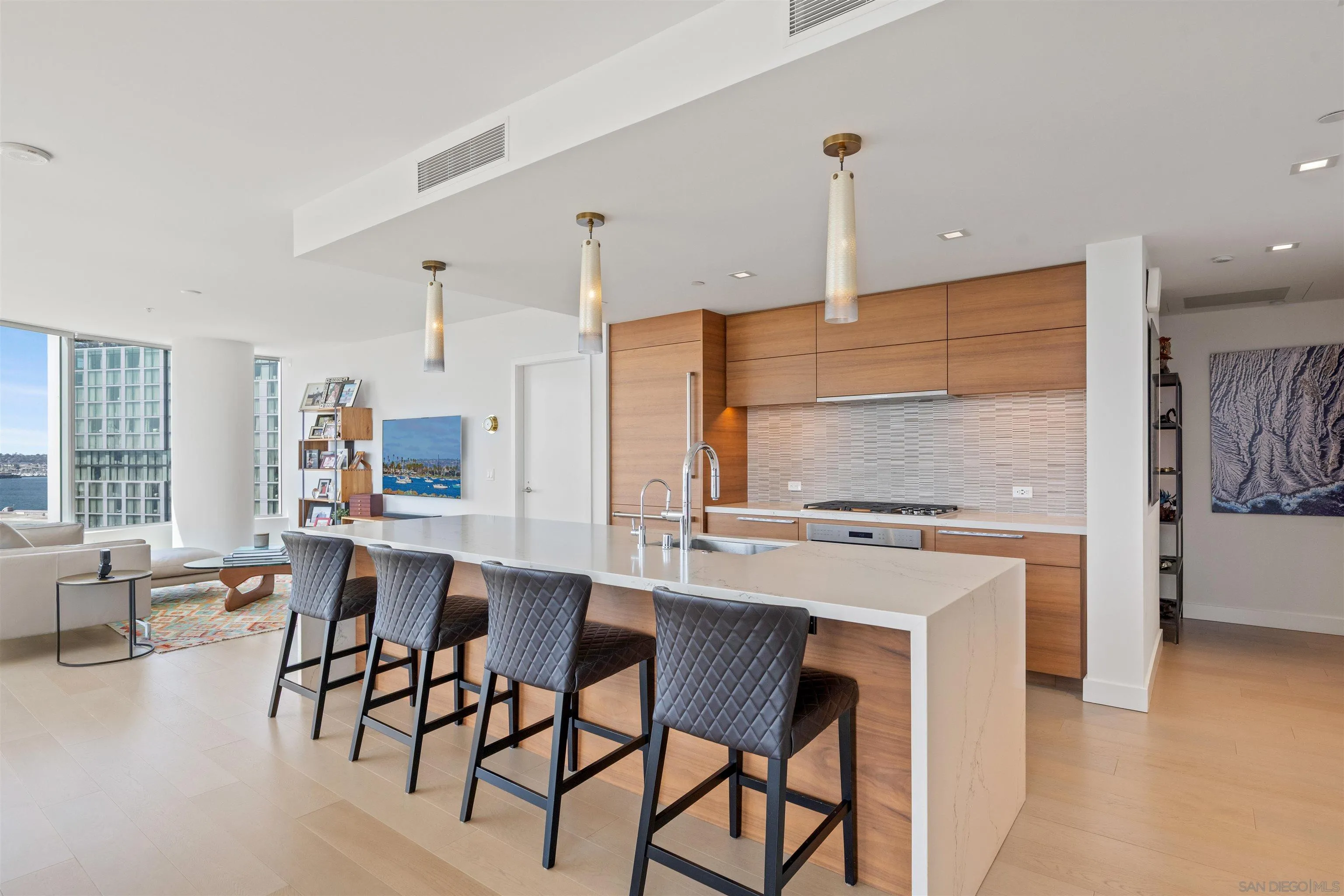 Photo #2: 250039157 Listing 