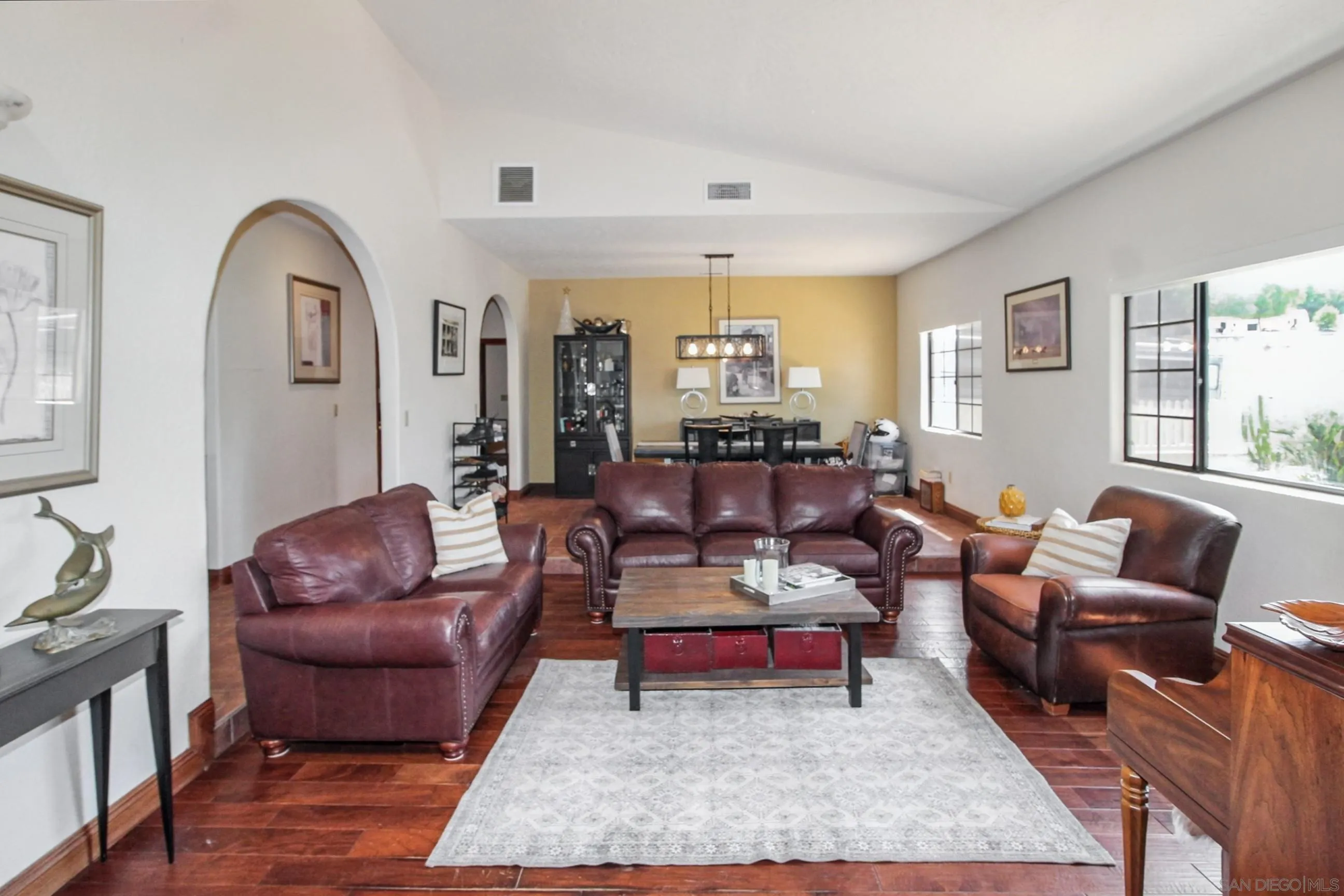 https://cdn.realtyfeed.com/cdn/127/250039158/04b67c12e5a1ffdcac4937c2d897cd10.webp