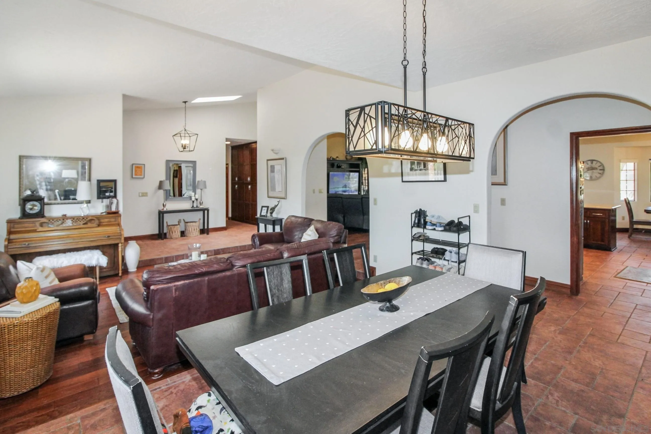 https://cdn.realtyfeed.com/cdn/127/250039158/5cfdb066afc076cd9980e40d96ae0d2b.webp